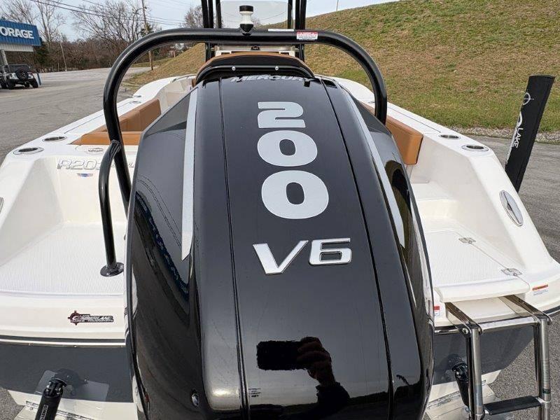 2025 Robalo R202 Explorer - 43