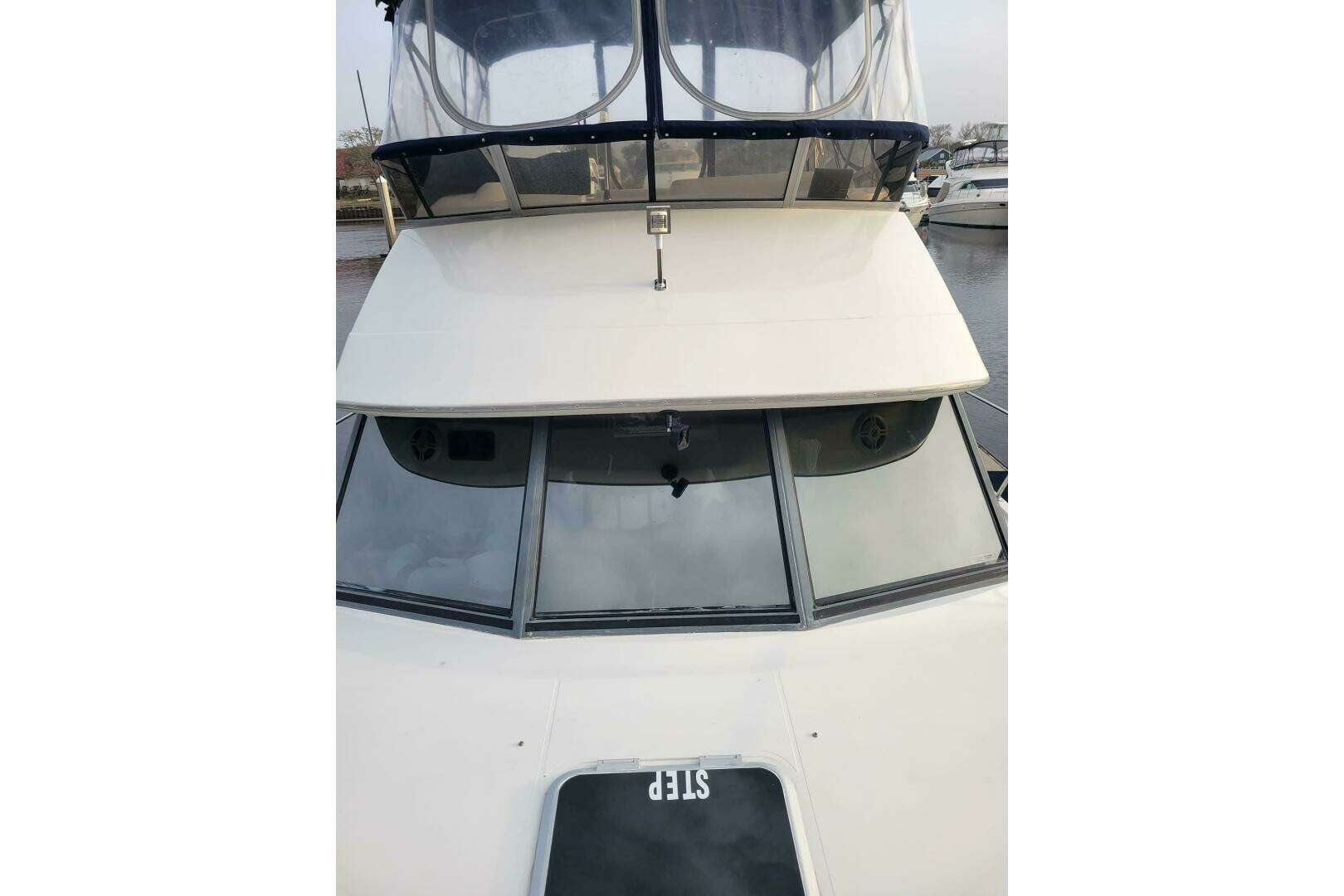1996 Carver 320 Voyager - Image 5