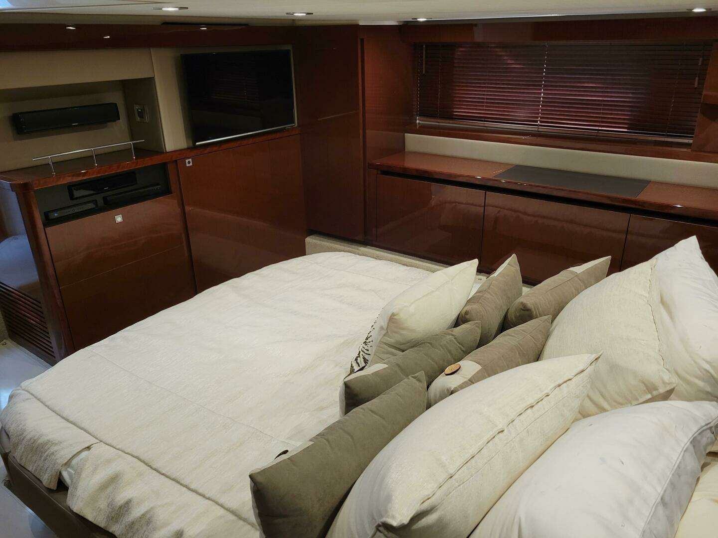 2017 Sea Ray Sundancer 460 - Image 24