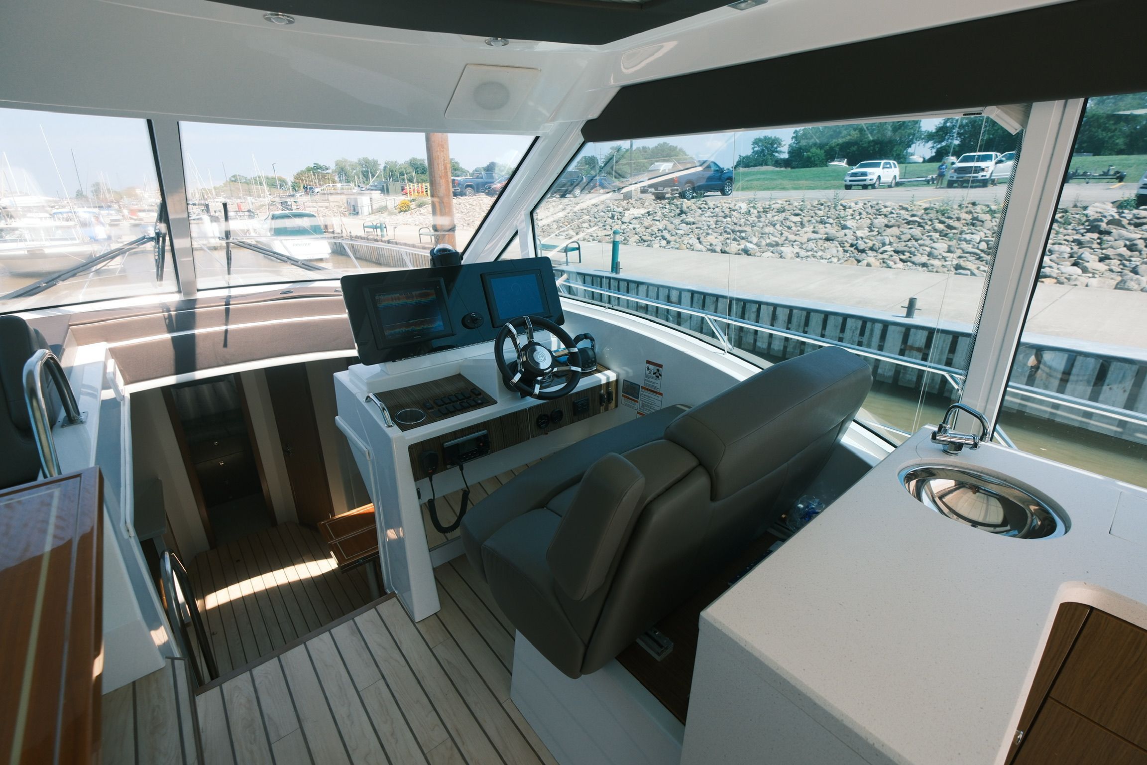 2015 Cruisers Yachts 48 Cantius - 7
