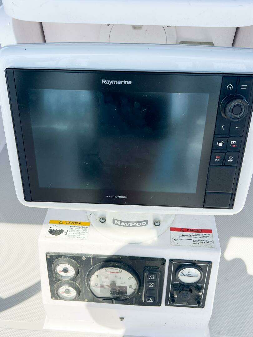 2019 Catalina 425 - Image 13