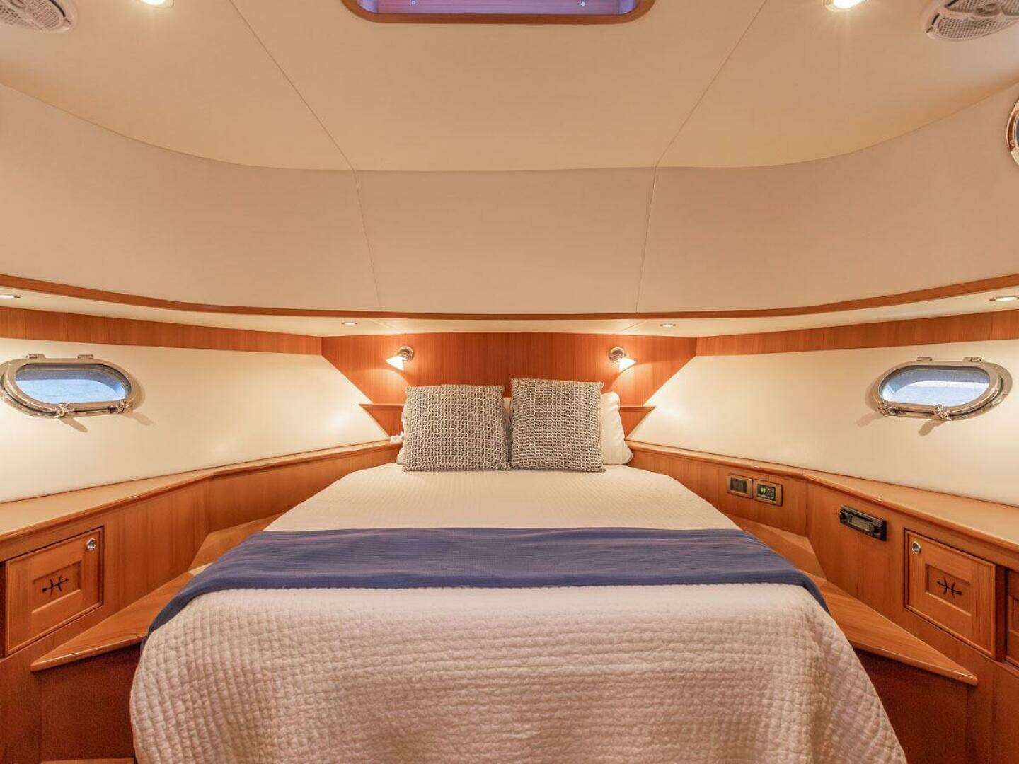 2014 Hunt Yachts — - Image 27