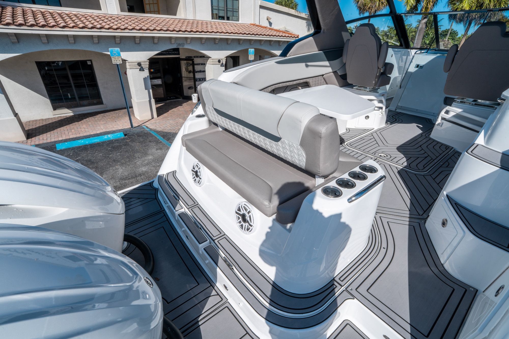 2026 Hurricane SunDeck 3200 OB - 9