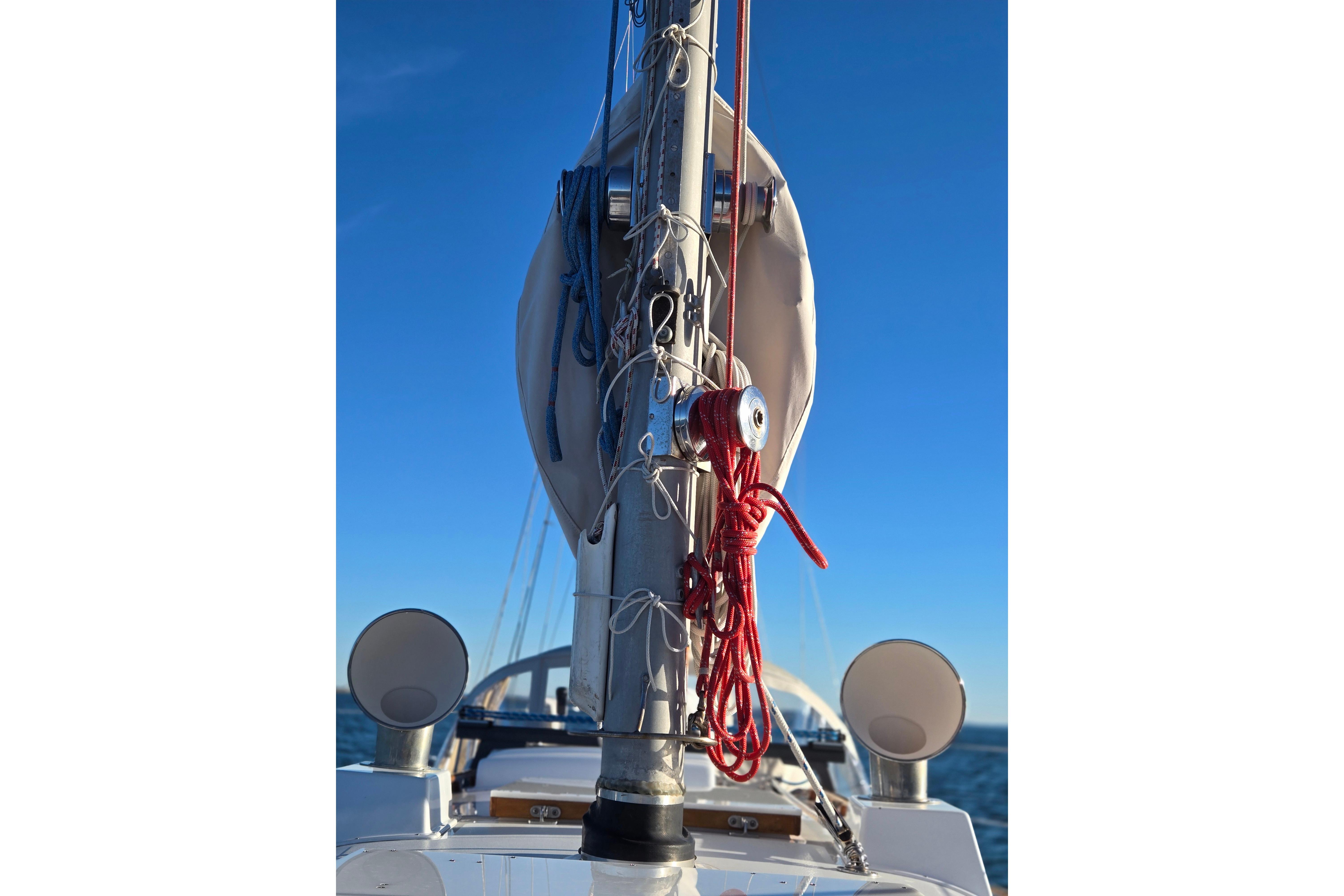 Hinckley Bermuda 40 sailboat mast with ropes against clear blue sky, 1970 model.
