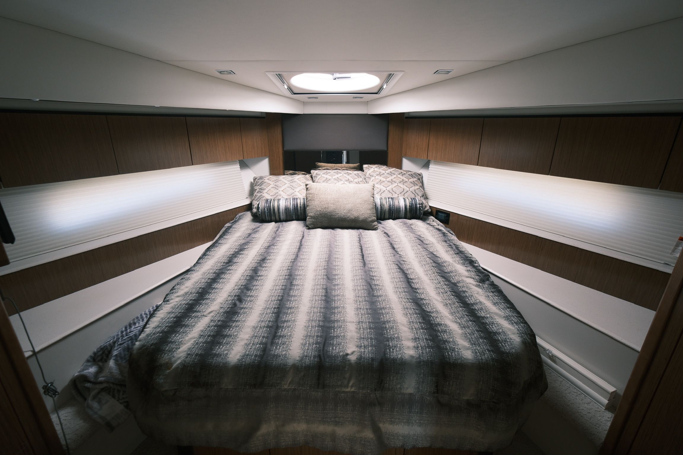 2015 Cruisers Yachts 48 Cantius - 10