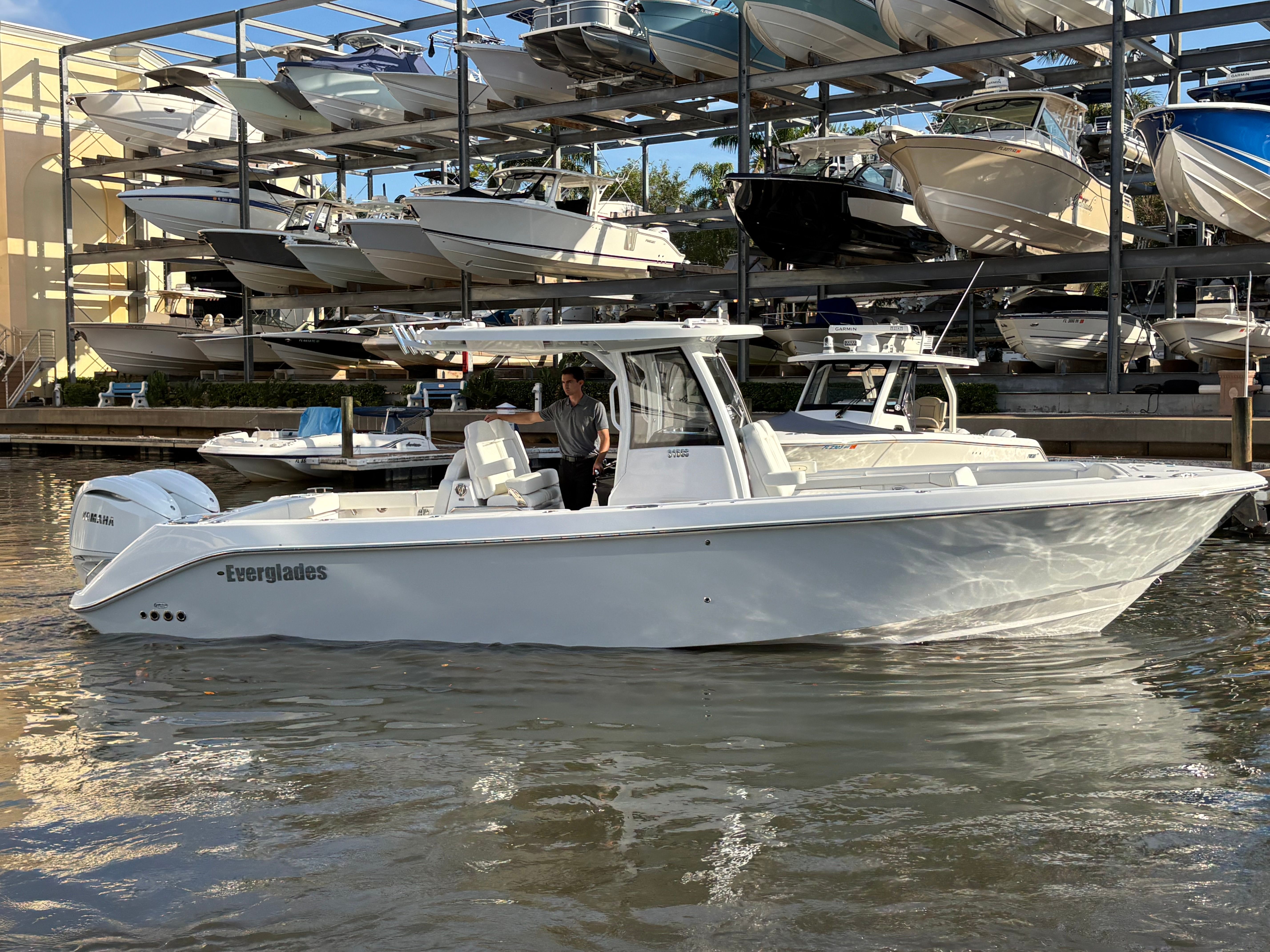 2025 Everglades 315 Center Console