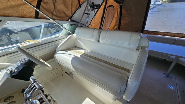 1995 Cruisers Yachts 3775 Esprit - 11