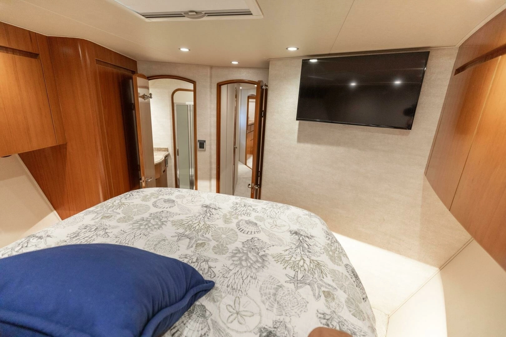 2015 Viking 70 Convertible - Image 21