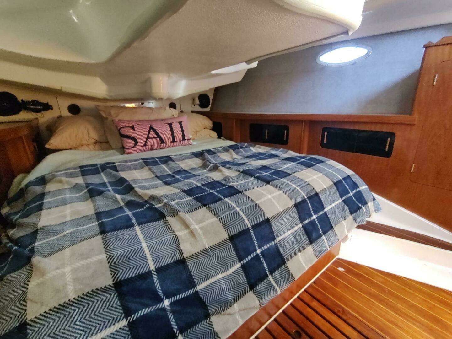 1987 Hunter 37 Legend - Image 30