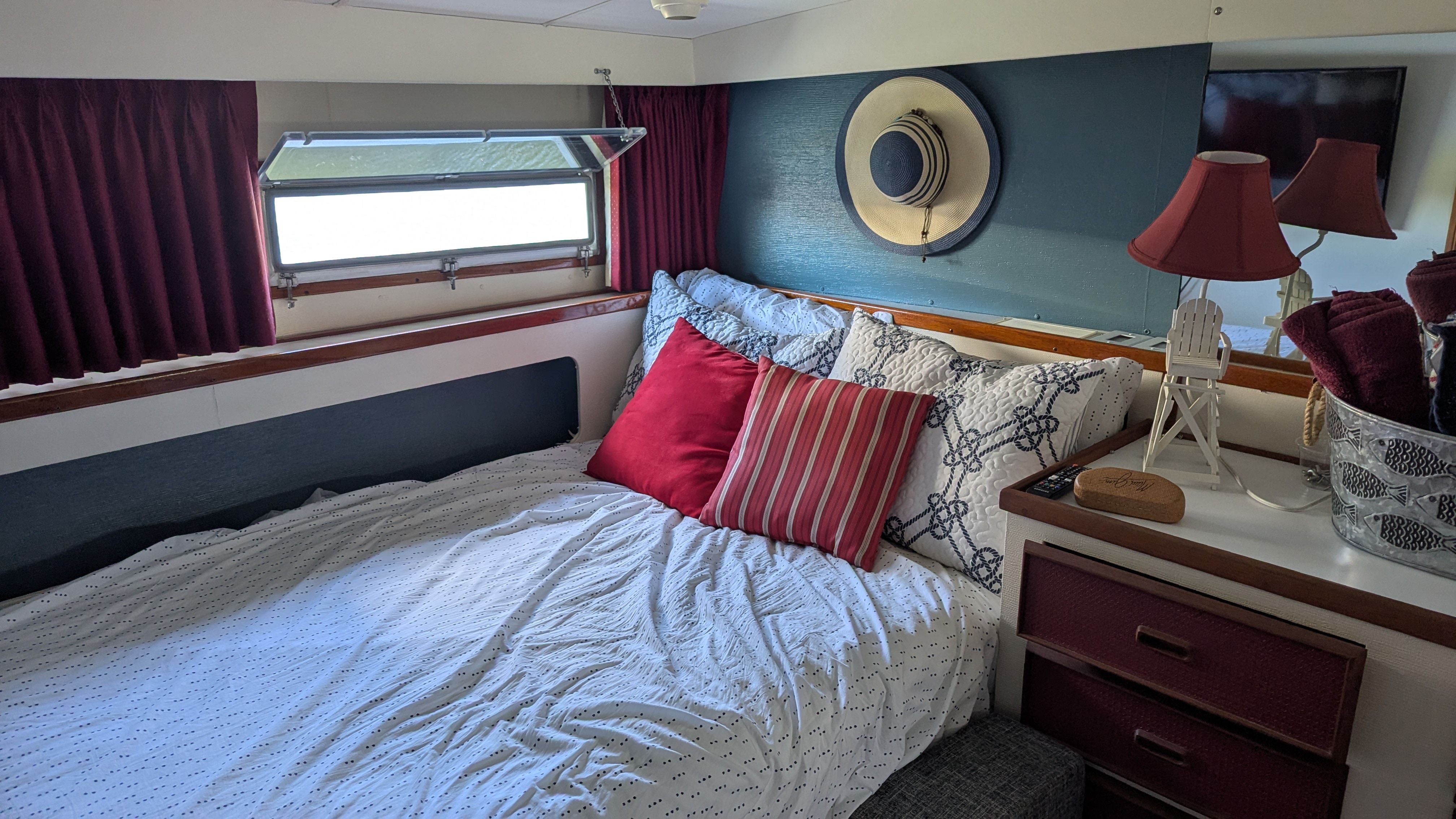 1975 Bertram 42 Motor Yacht - 19