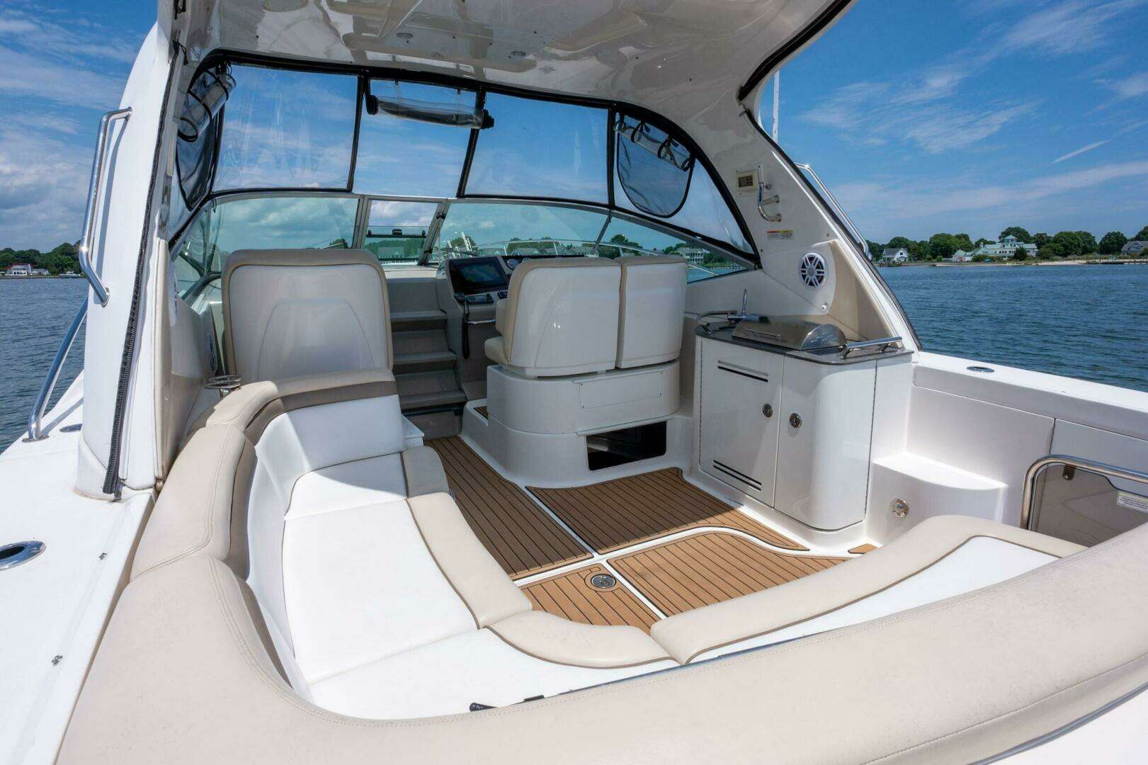 2013 Sea Ray 370 Sundancer - Image 11