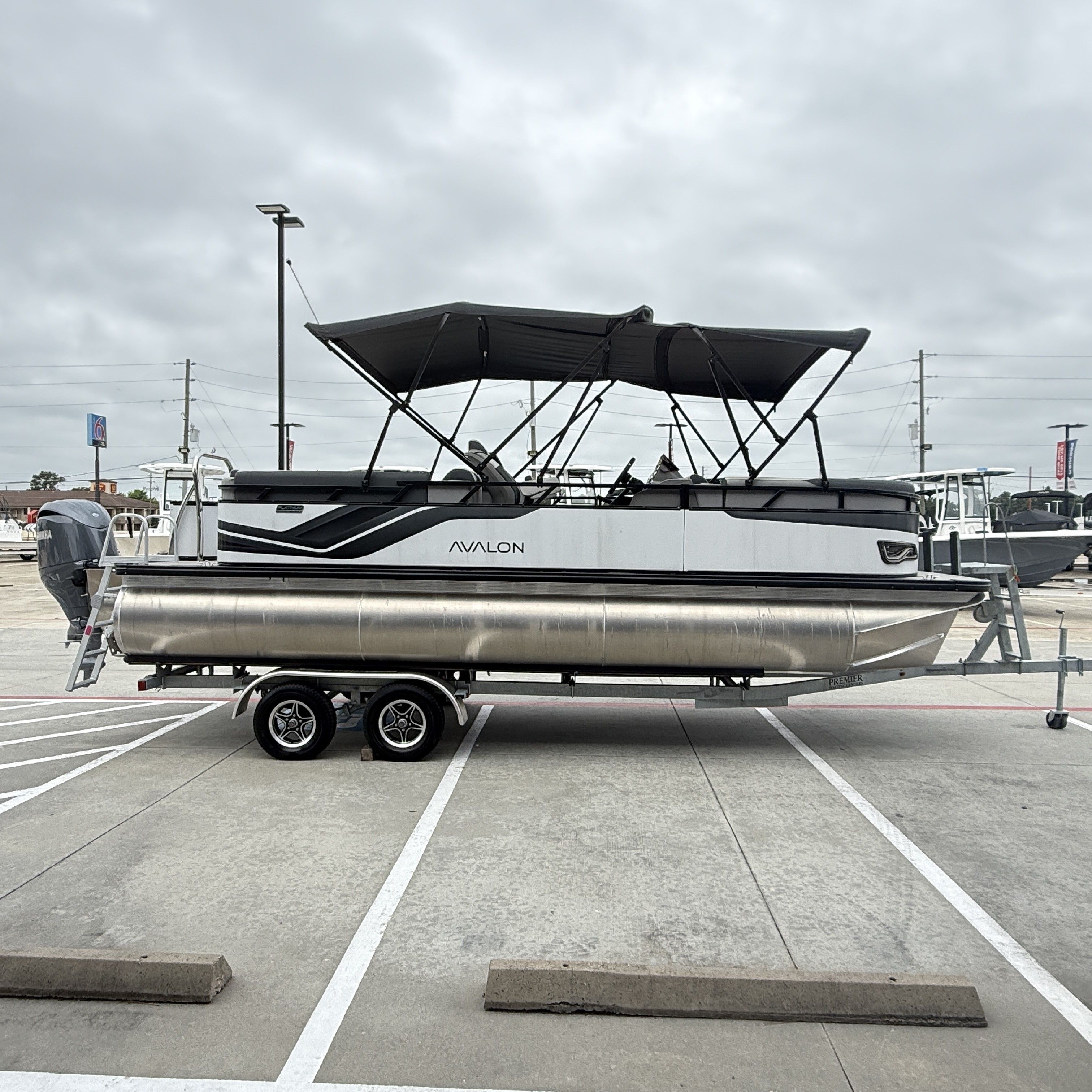 2025 Avalon Venture 85 Quad Lounge - 23' - 7
