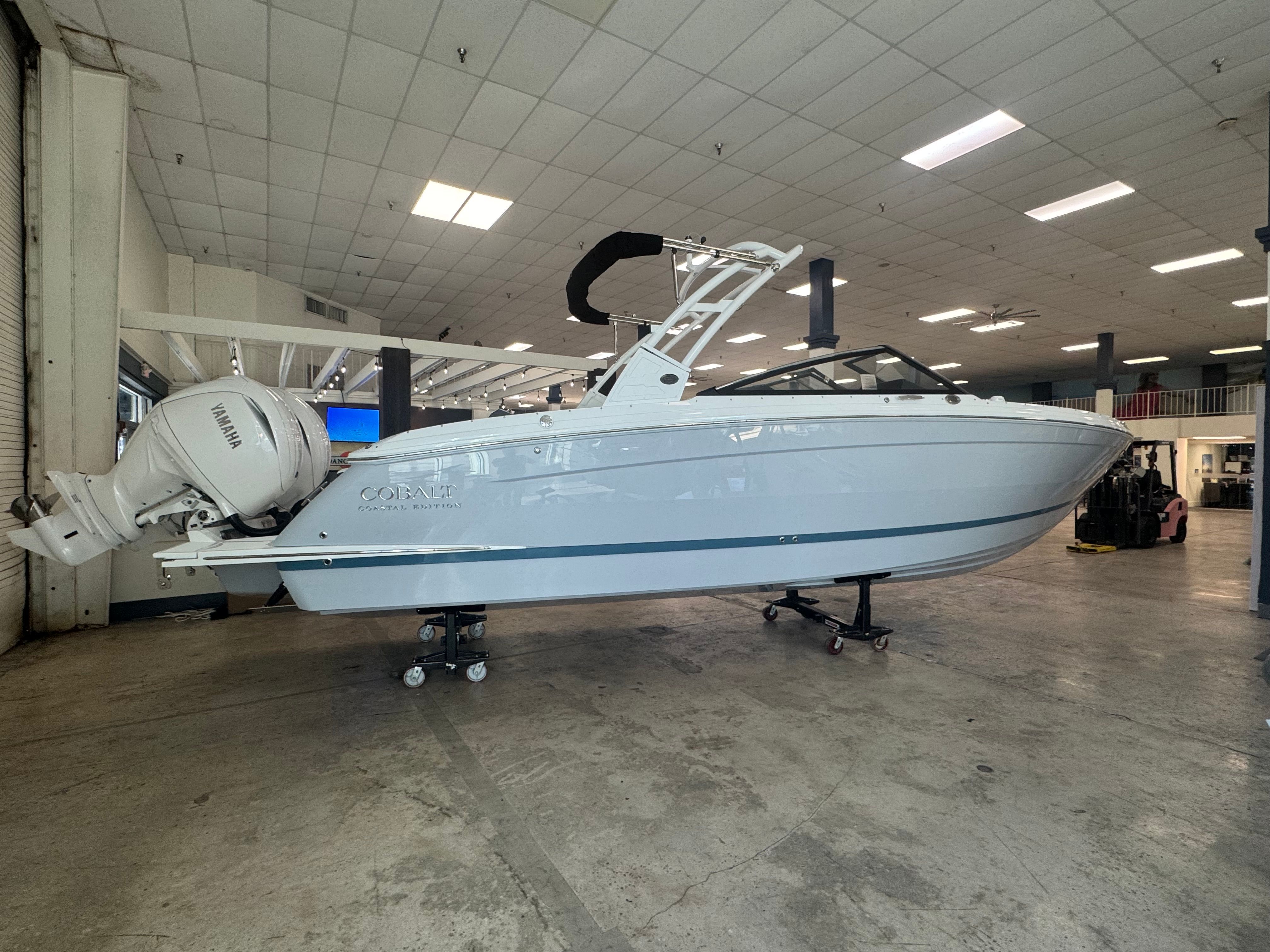 2026 Cobalt R8 Outboard