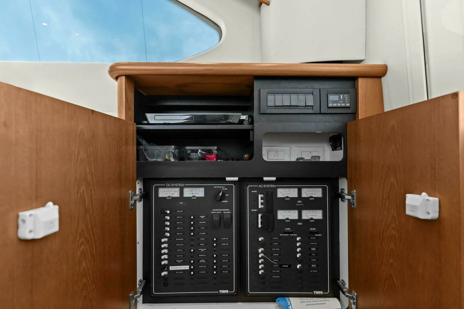 2013 Tiara Yachts 3900 Convertible - Image 19