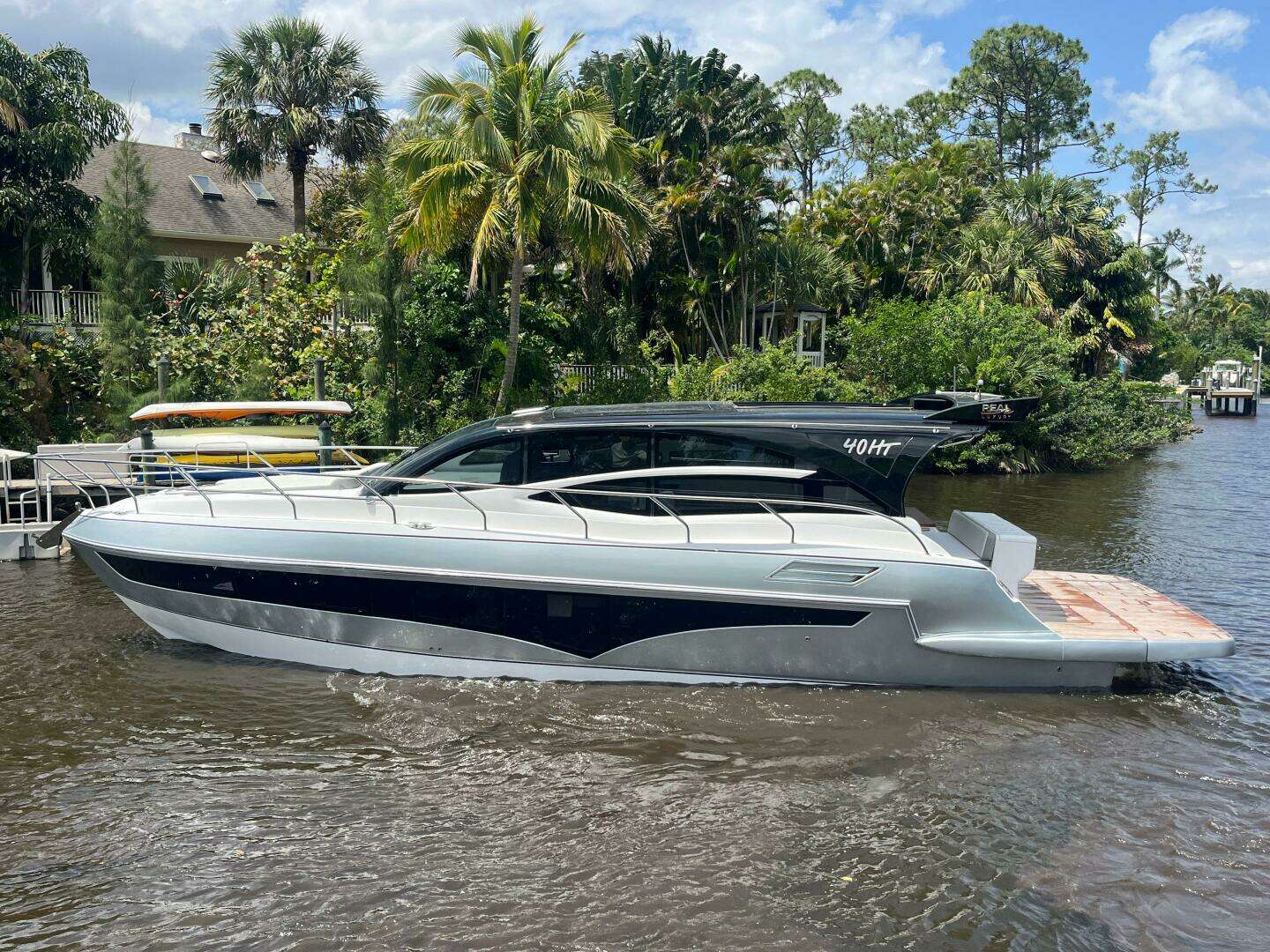 2025 Real 40 HT Luxury - Image 27