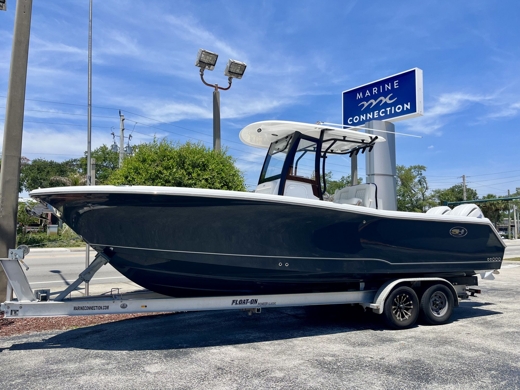 2026 Sea Hunt Gamefish 27 Coffin Box