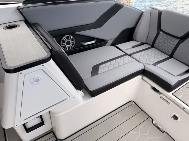2026 Yamaha Boats 255XE - 26