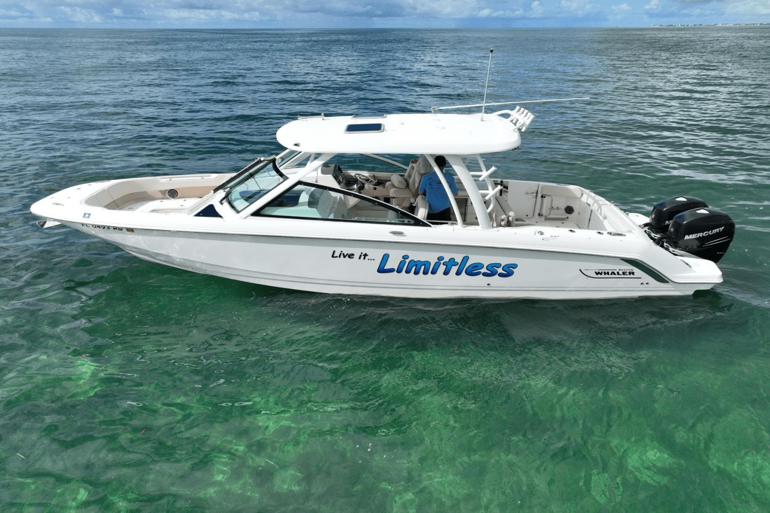 2017 Boston Whaler 320 Vantage