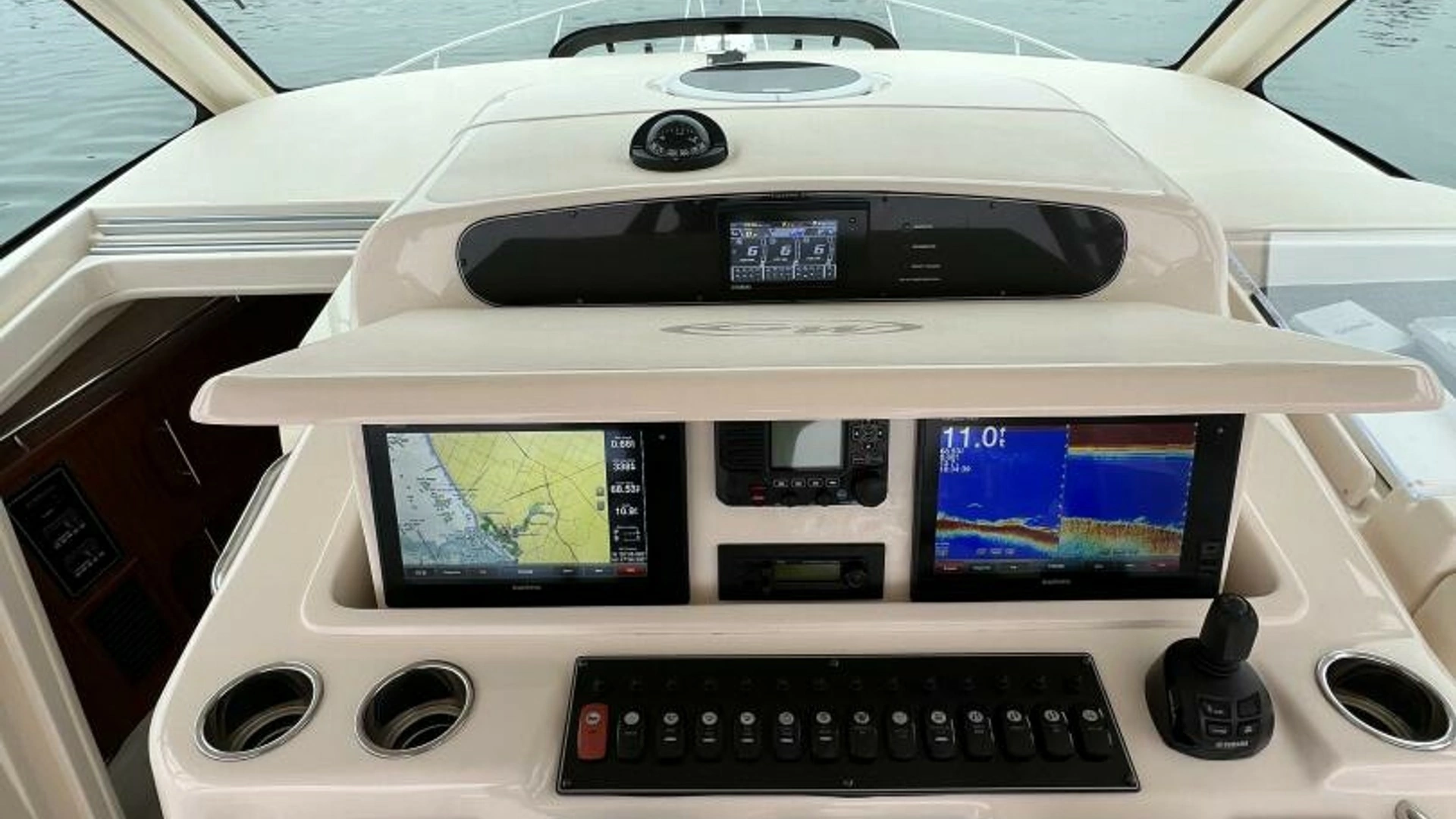 2018 Grady-White 370 Express - Image 2