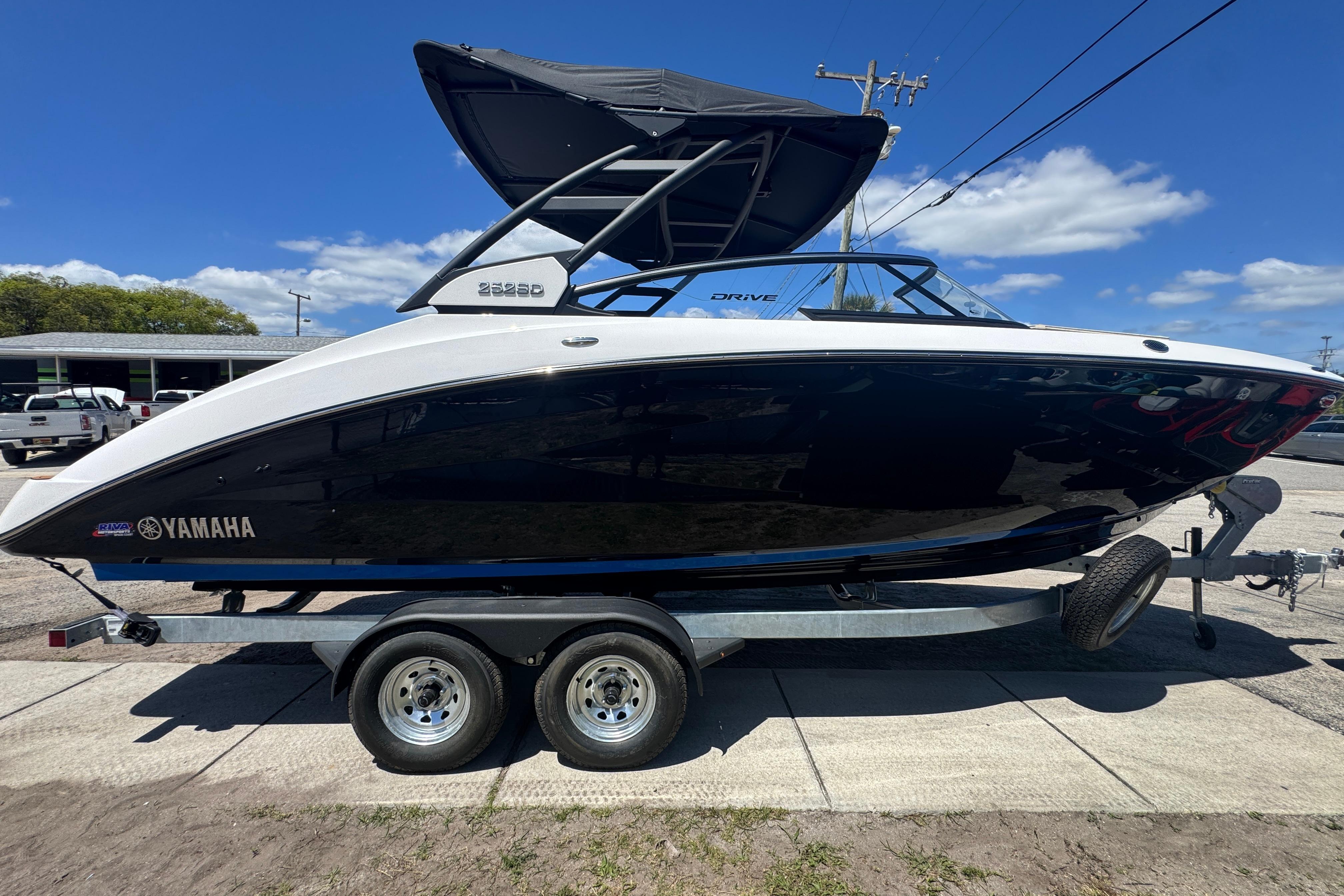 2026 Yamaha Boats 252SD