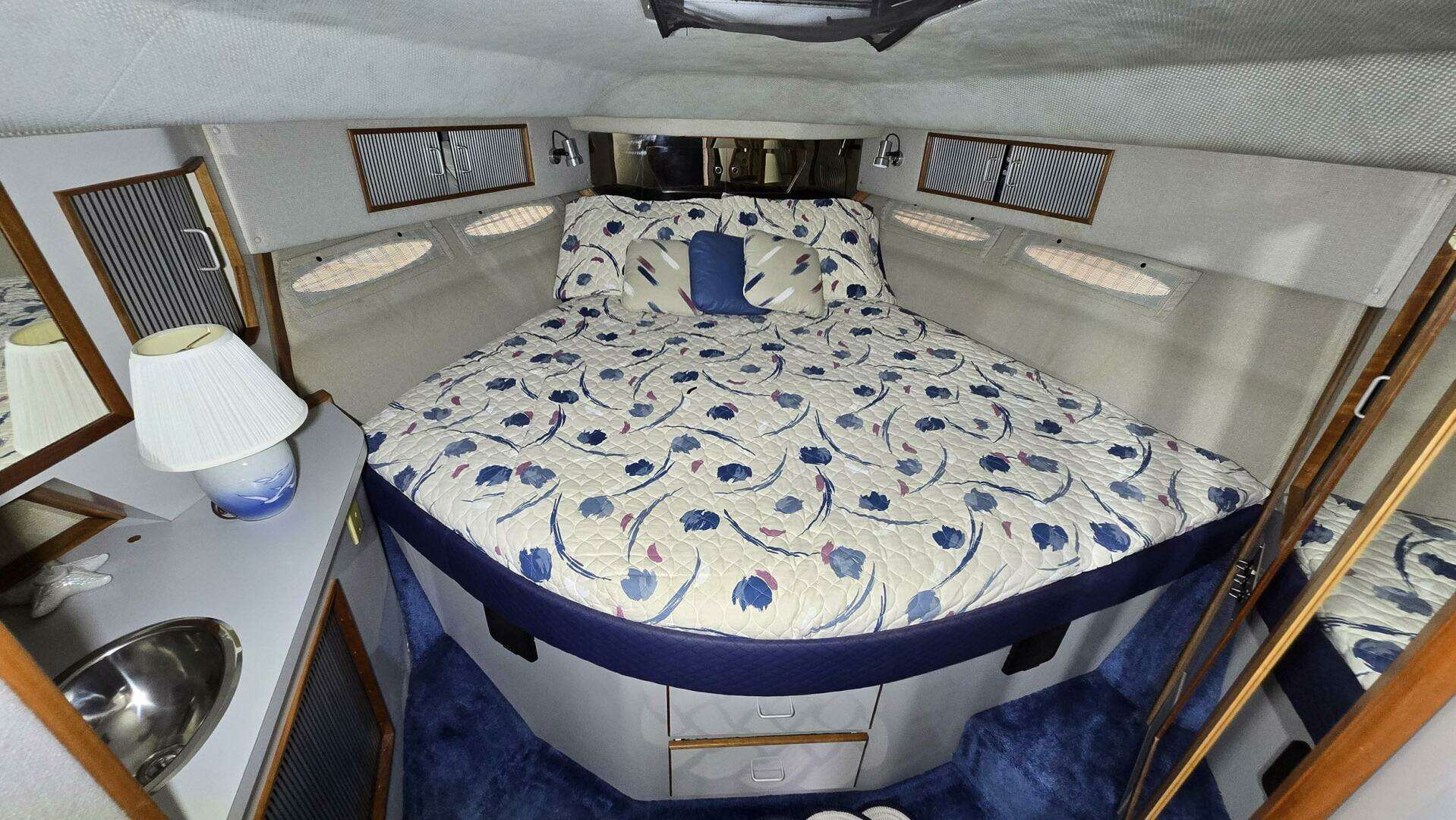 1988 Sea Ray 390 Express Cruiser - Image 10