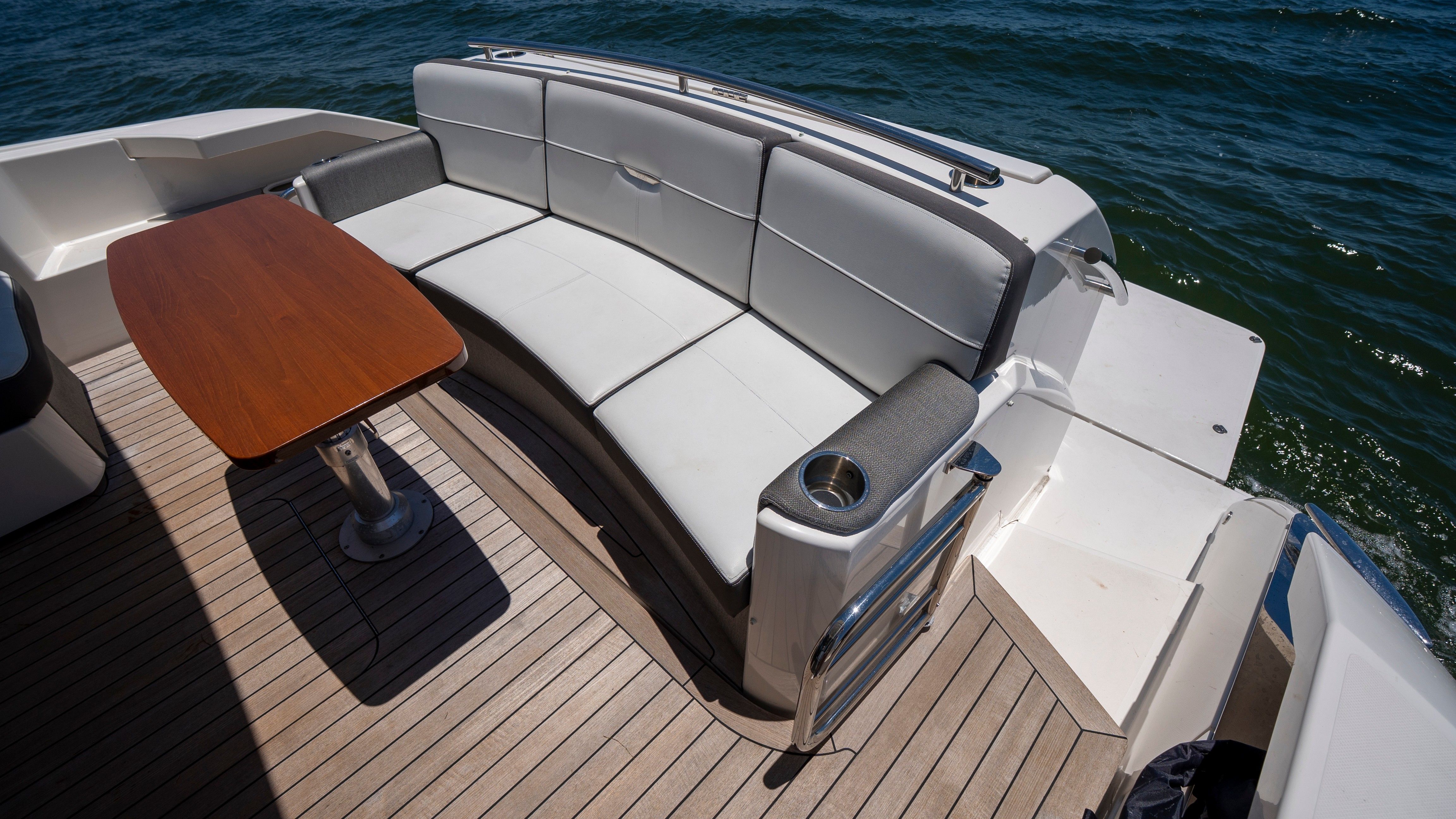 2018 Tiara Yachts 44 Coupe - 36