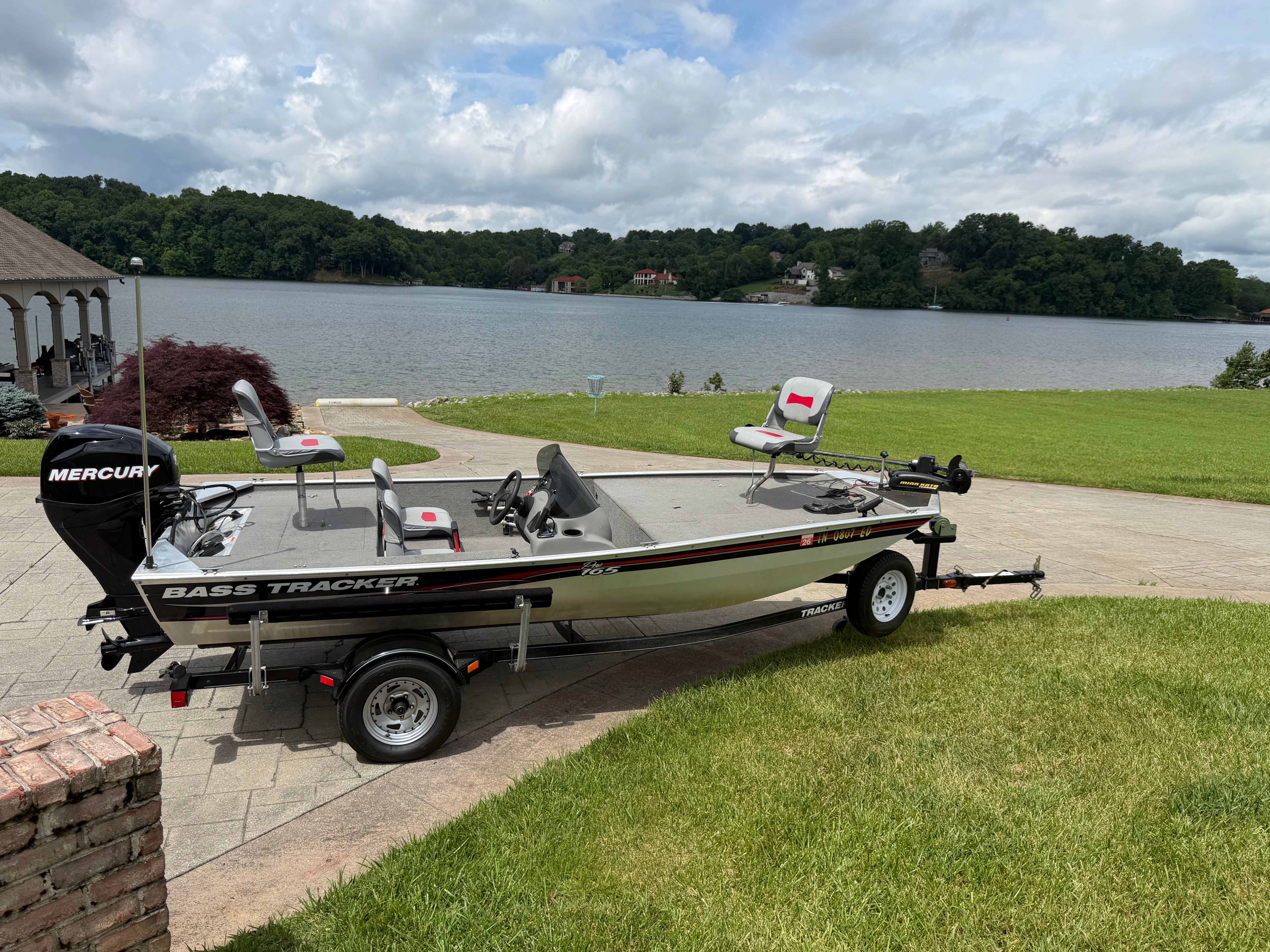 2012 Bass Tracker Pro 165