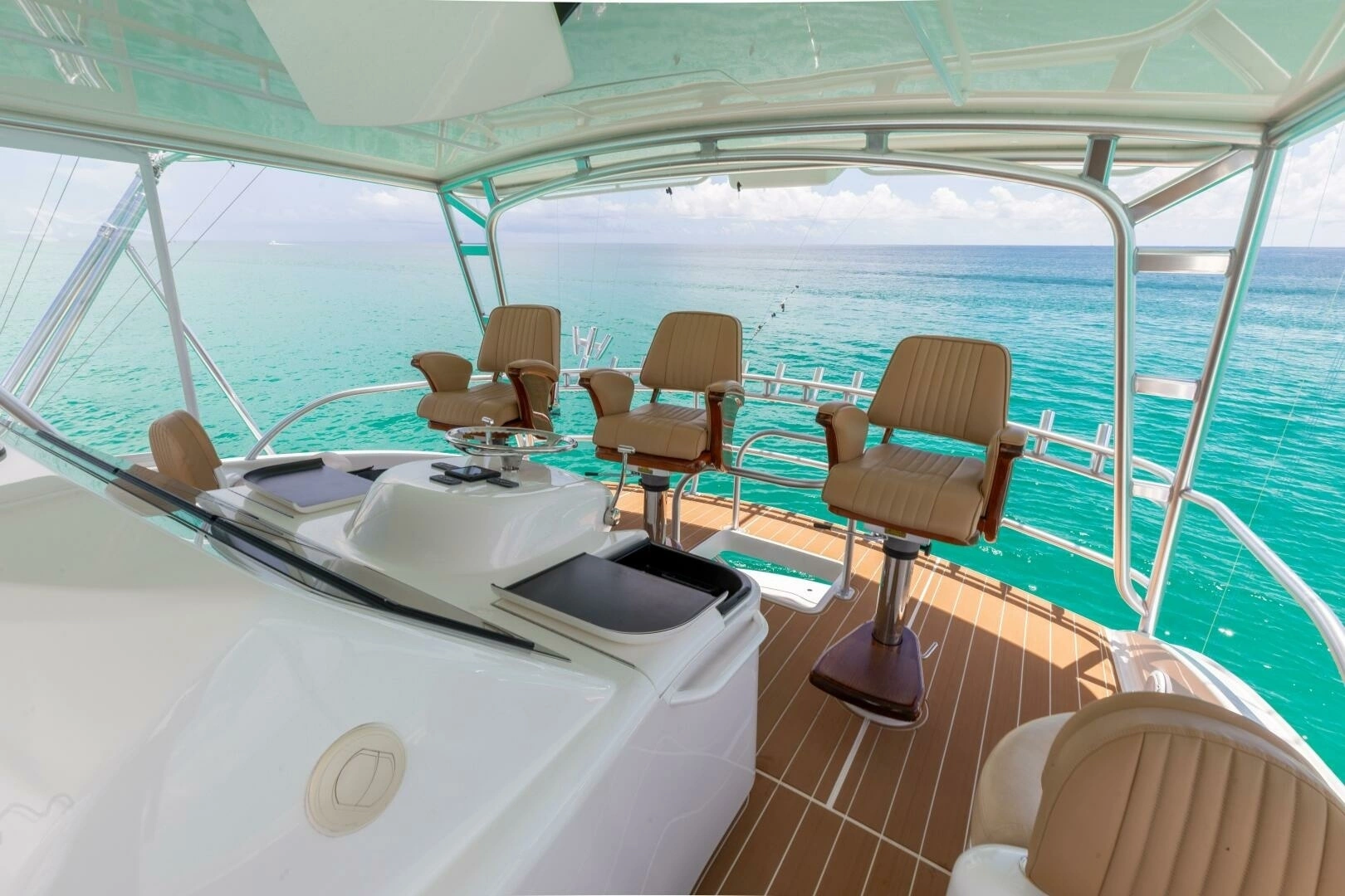 2015 Viking 70 Convertible - Image 31