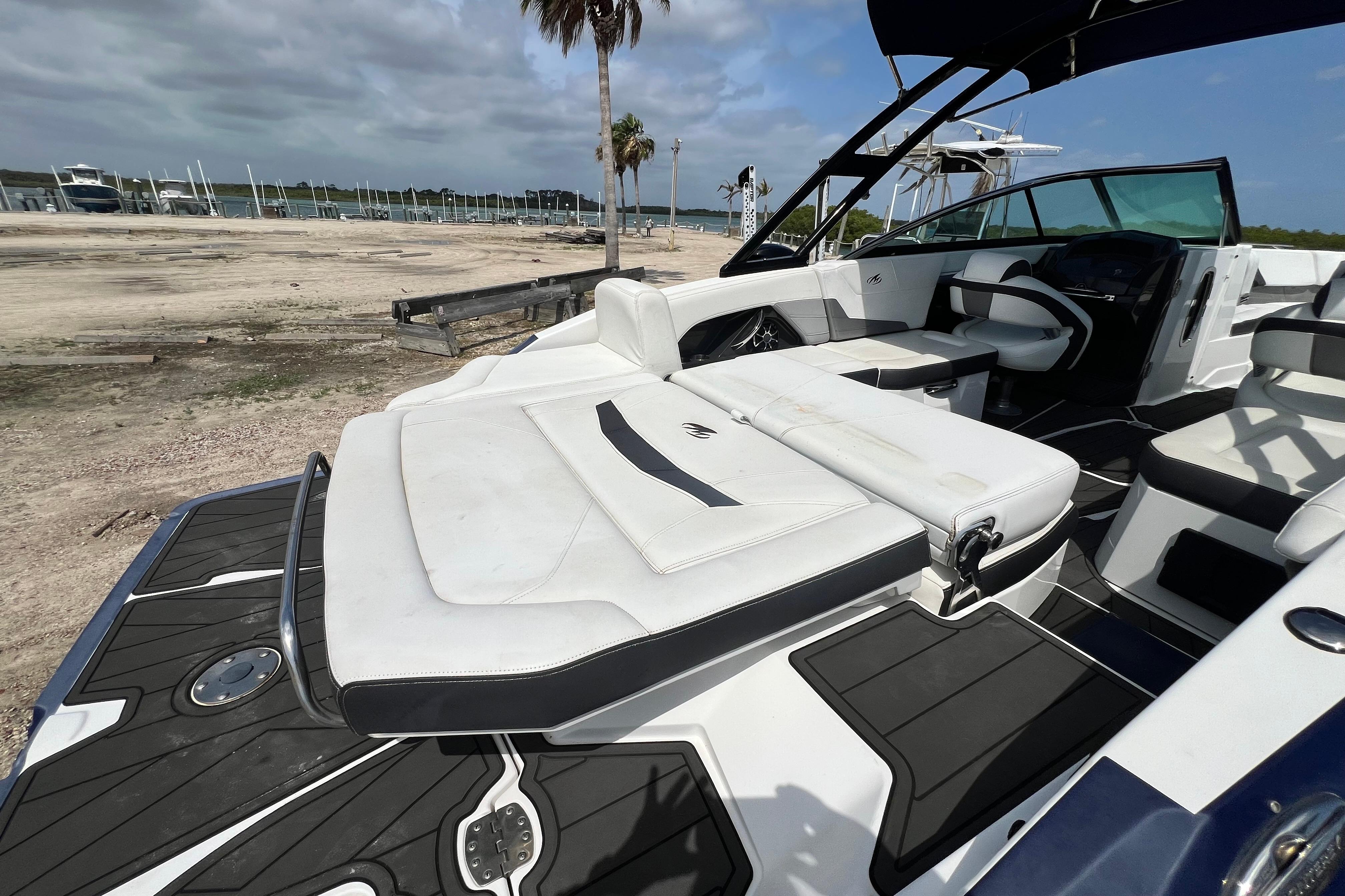 2015 Monterey 268SS Super Sport boat with luxurious interior.
