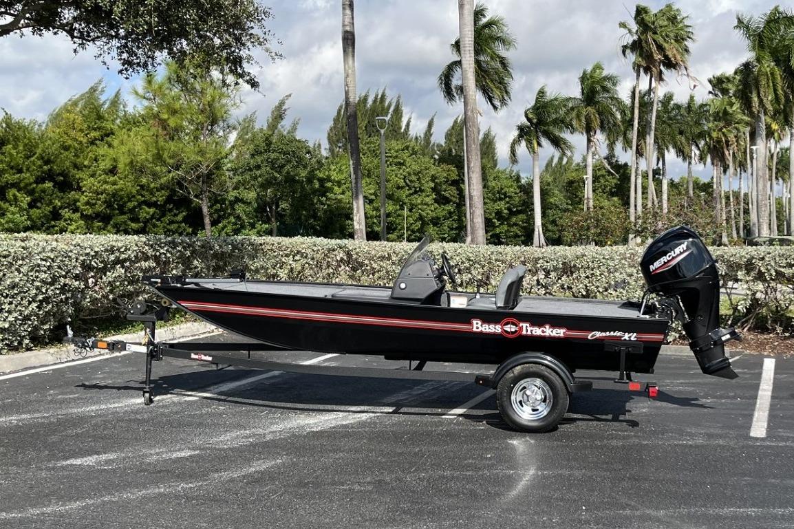 2026 Tracker Bass Tracker Classic XL