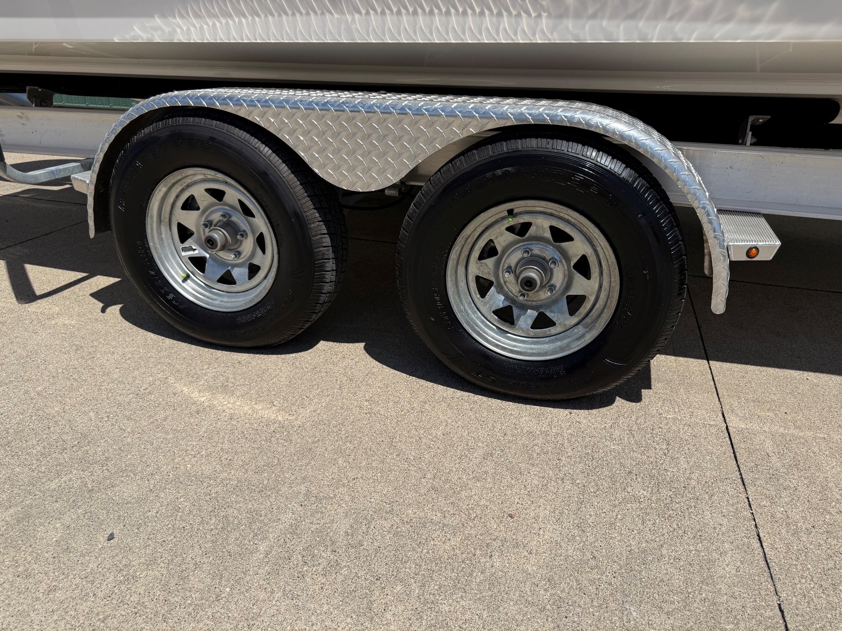 Trailer wheels of a 2021 Robalo 226 Cayman boat.