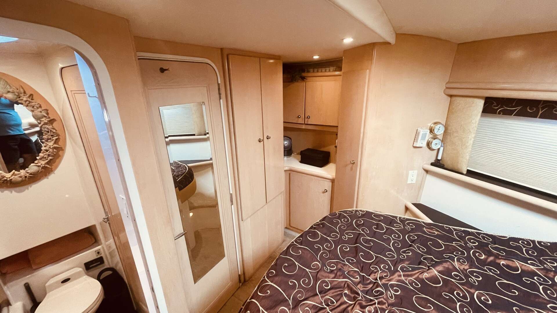 1997 CARVER YACHTS 500 COCKPIT MY - Image 13