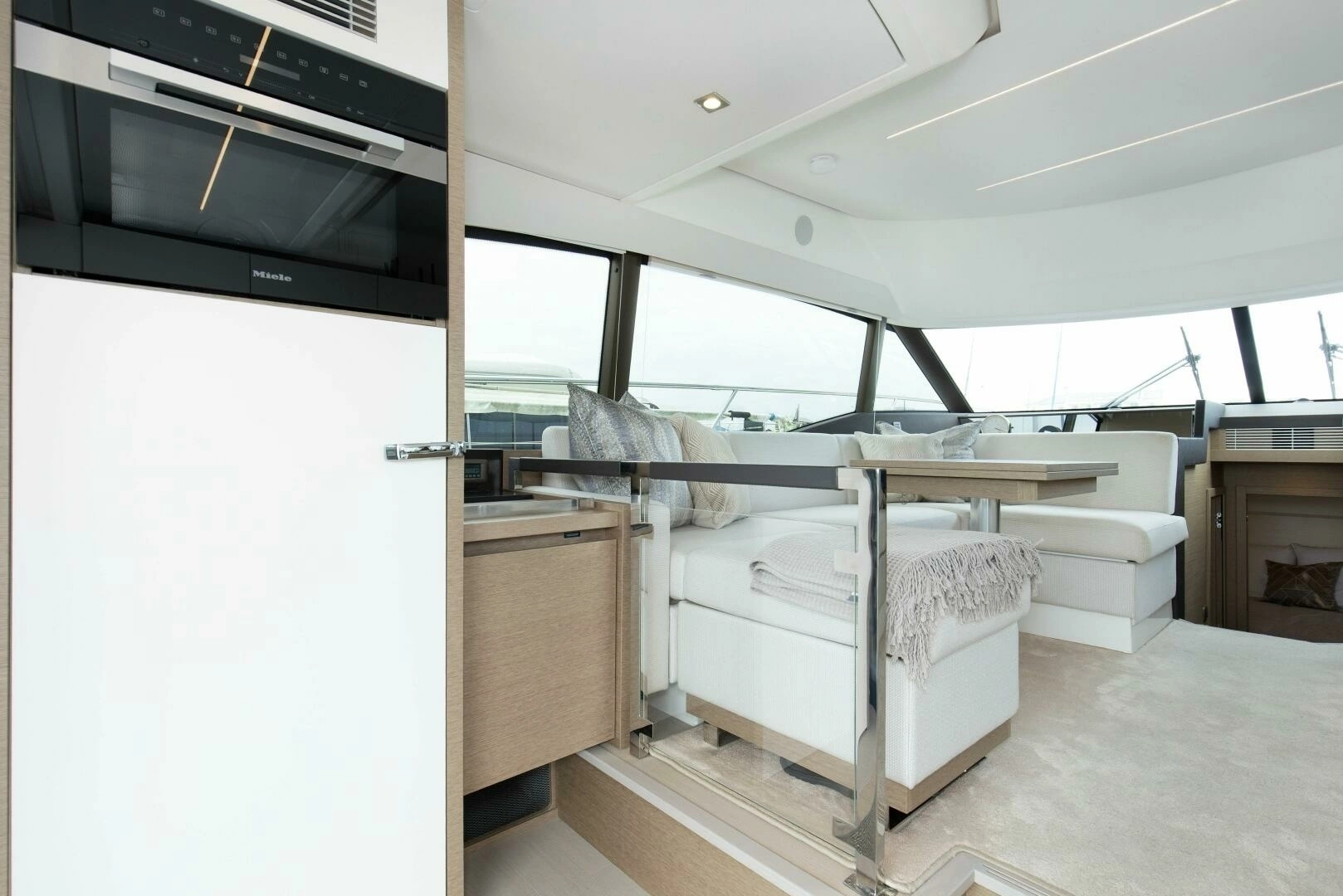 2023 Prestige 460 Flybridge - Image 4