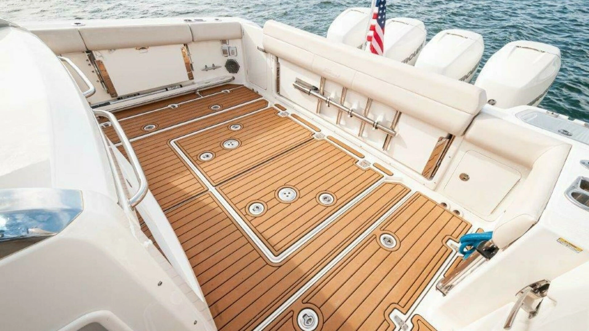 2018 Boston Whaler 420 Outrage - Image 18