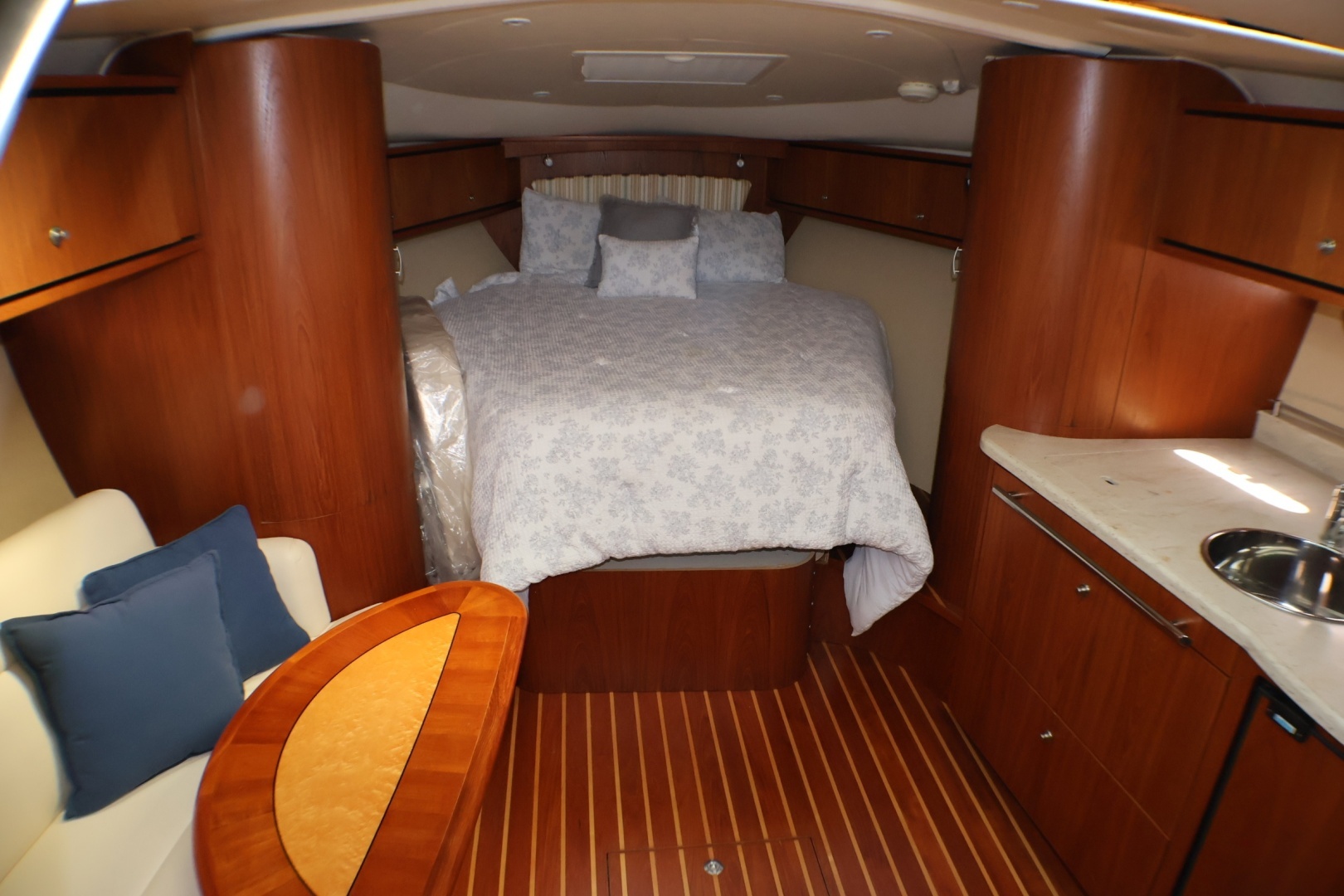 2009 Tiara Yachts 3500 Sovran - Image 16