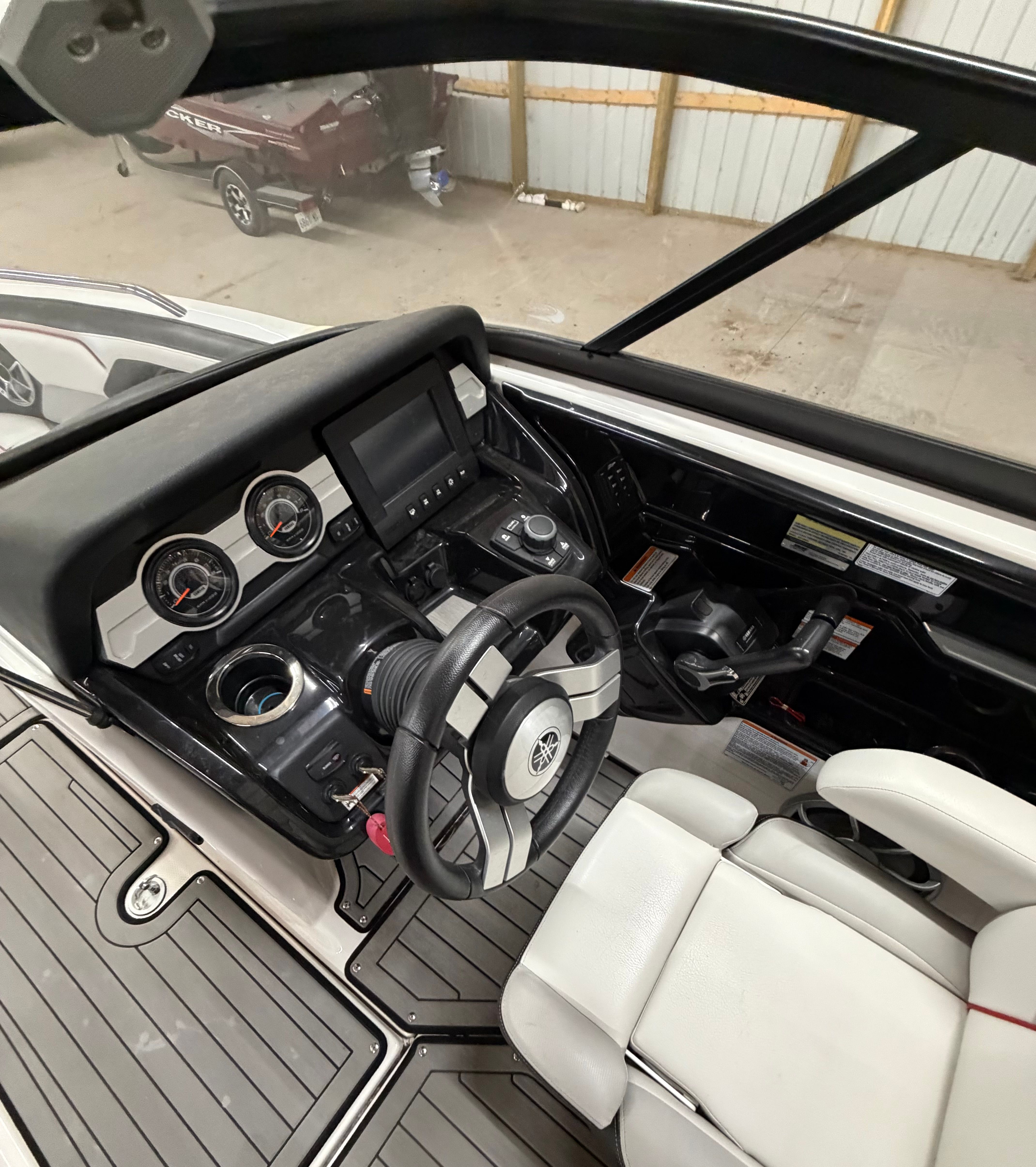 2018 Yamaha Boats 212X - 13
