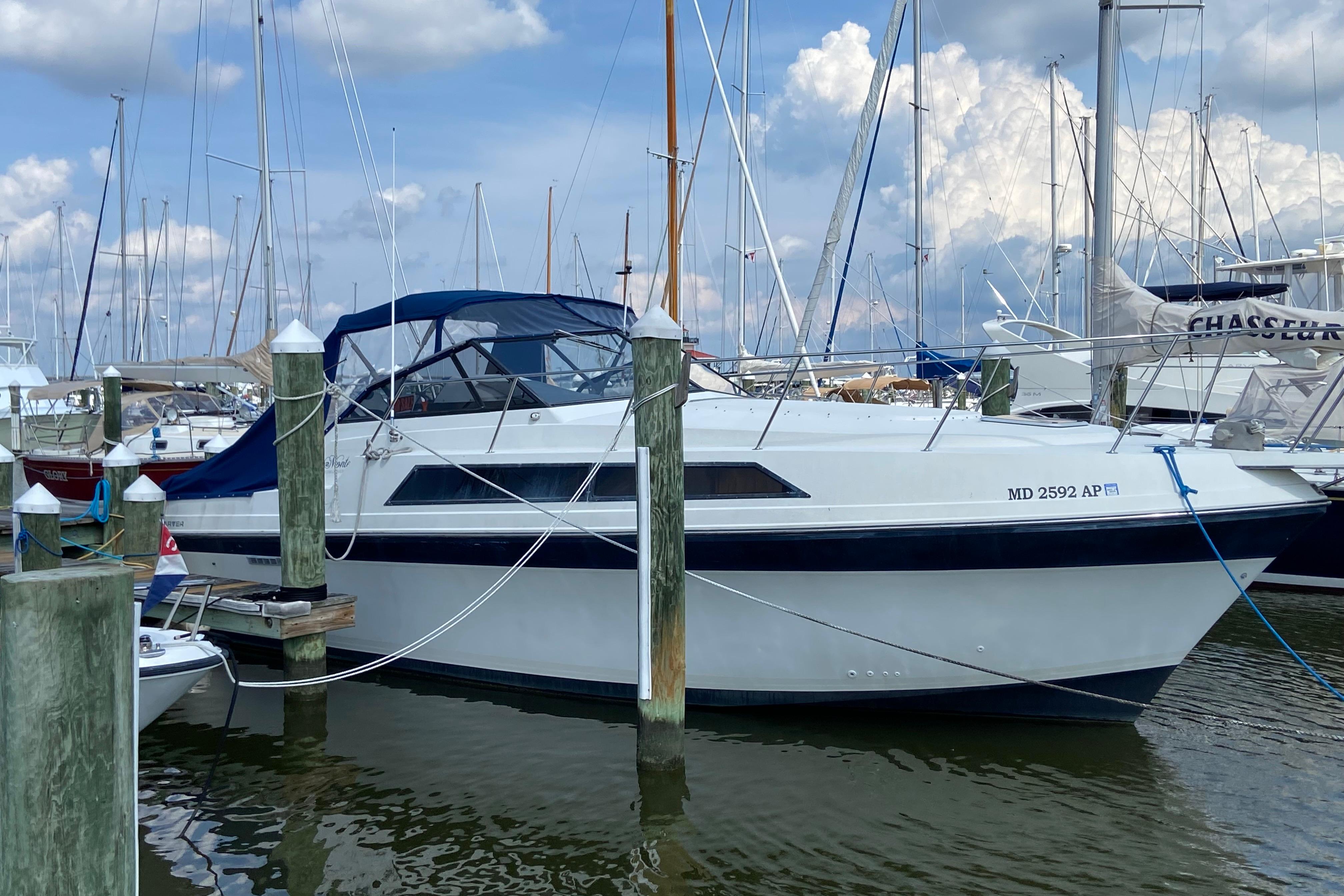 1987 Carver 32 Montego