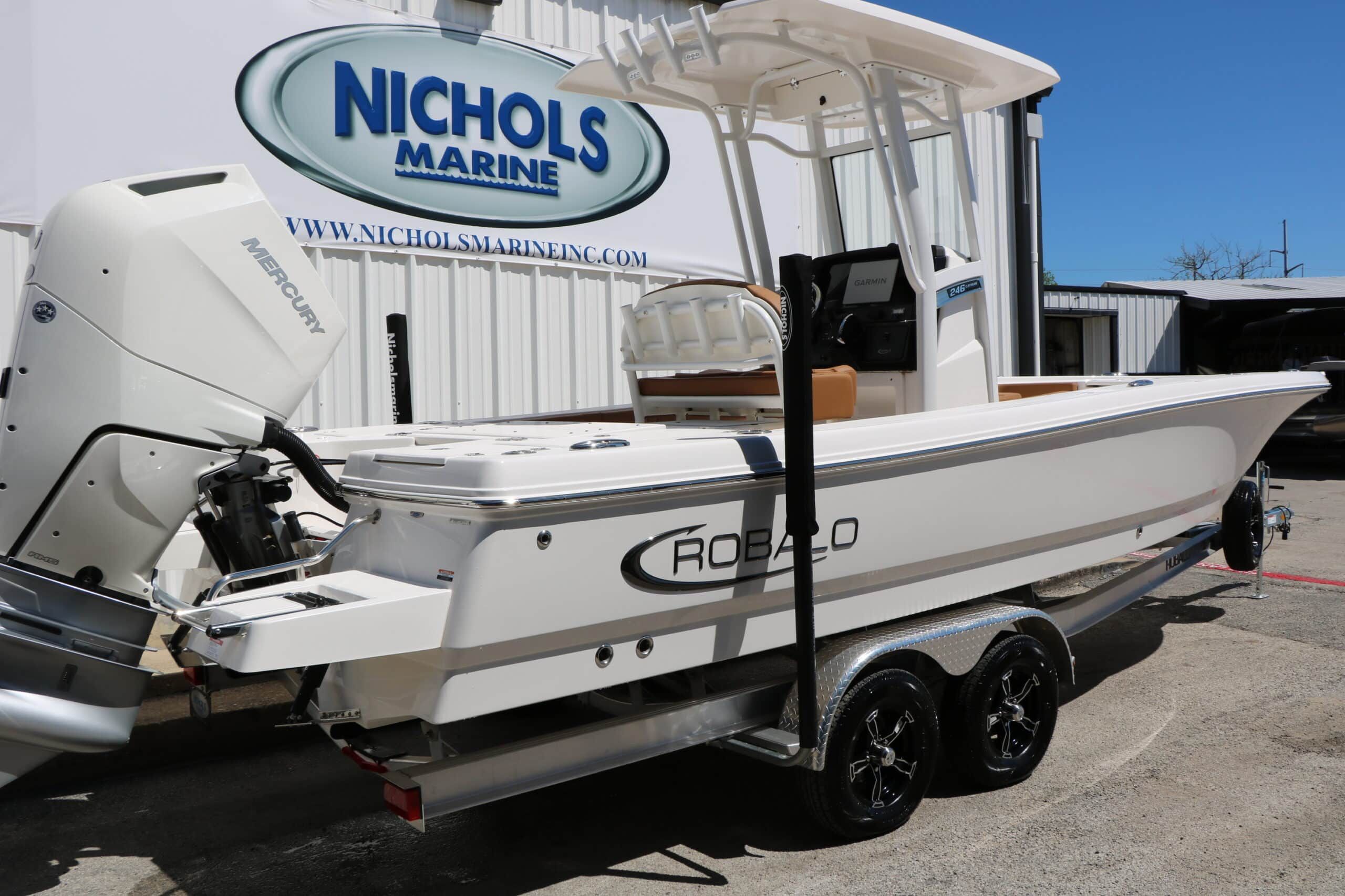 2026 Robalo 246 Cayman - 5