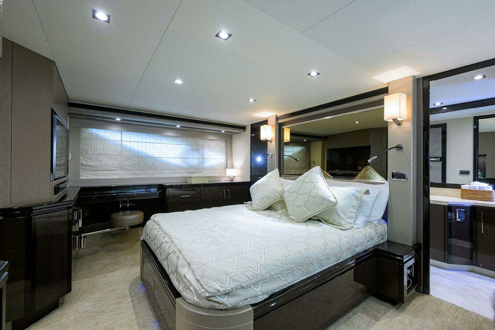 2016 Marquis 660 Sport Yacht - Image 9