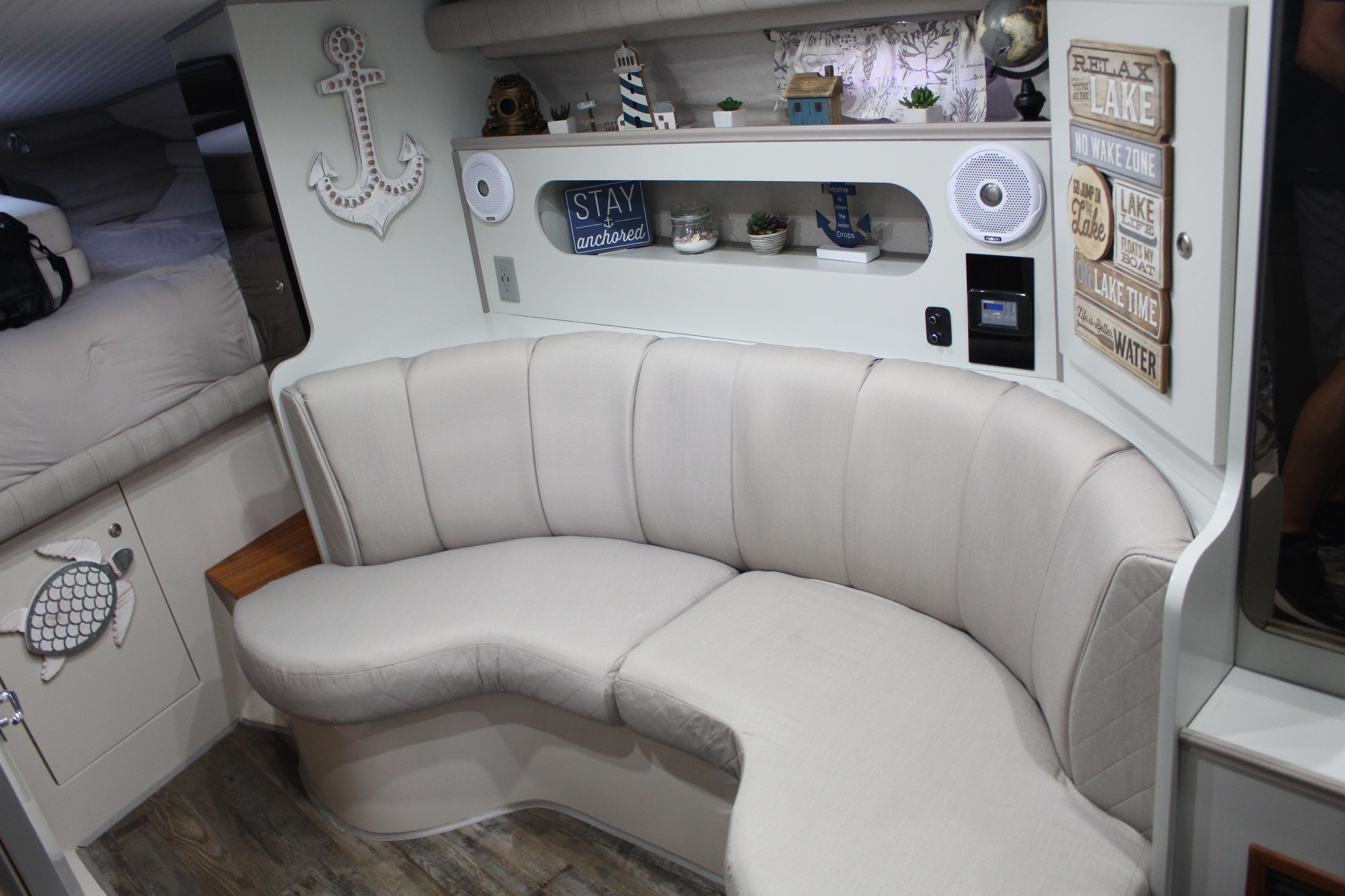 1999 Cruisers Yachts 3075 Rogue - 29