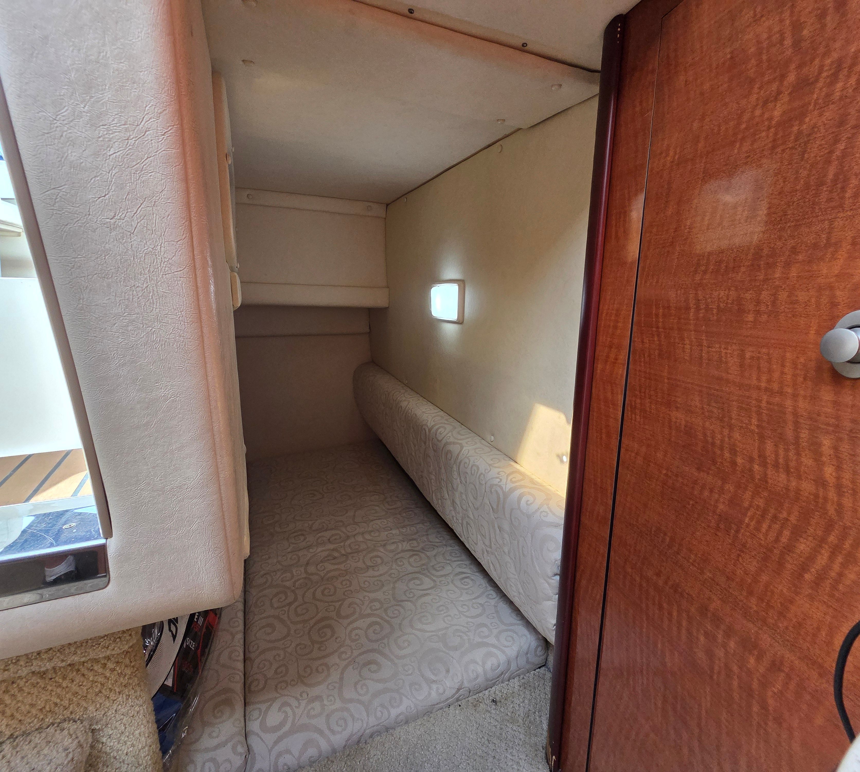 Interior of a 2005 Sea Ray Sundancer 260 featuring a cozy sleeping cabin.
