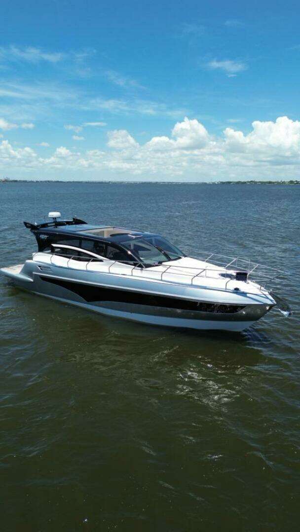 2025 Real 40 HT Luxury - Image 7