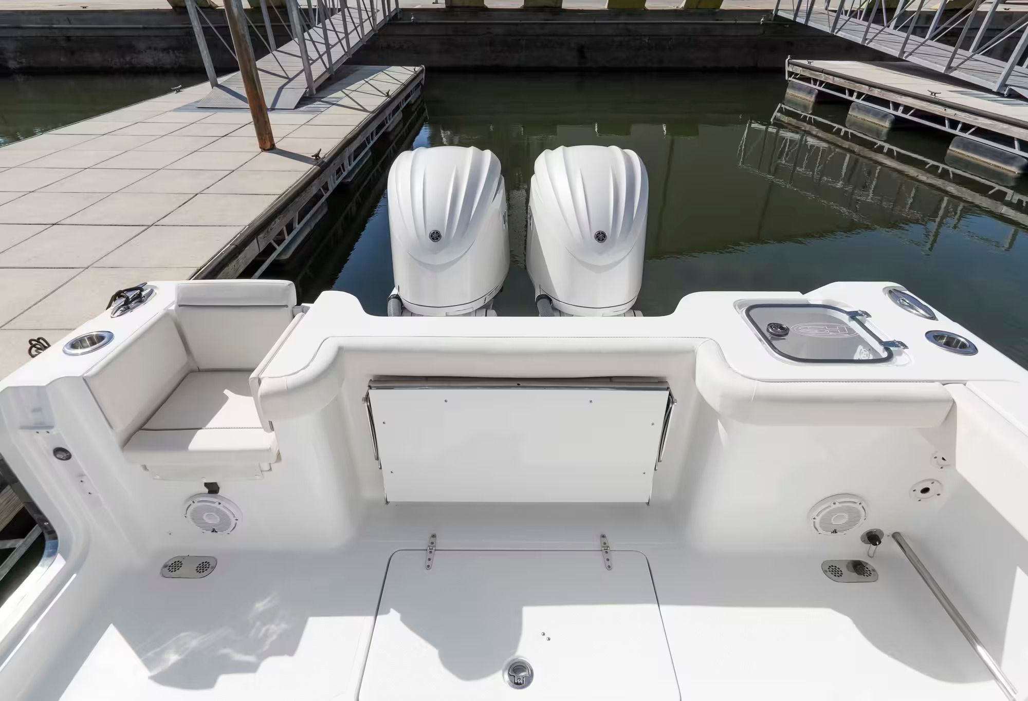 2027 Sea Hunt Gamefish 28 Coffin Box - 17