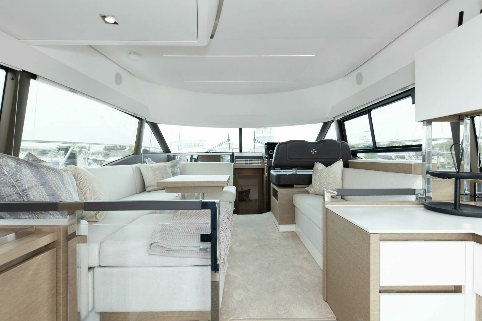 2023 Prestige 460 Flybridge - Image 7