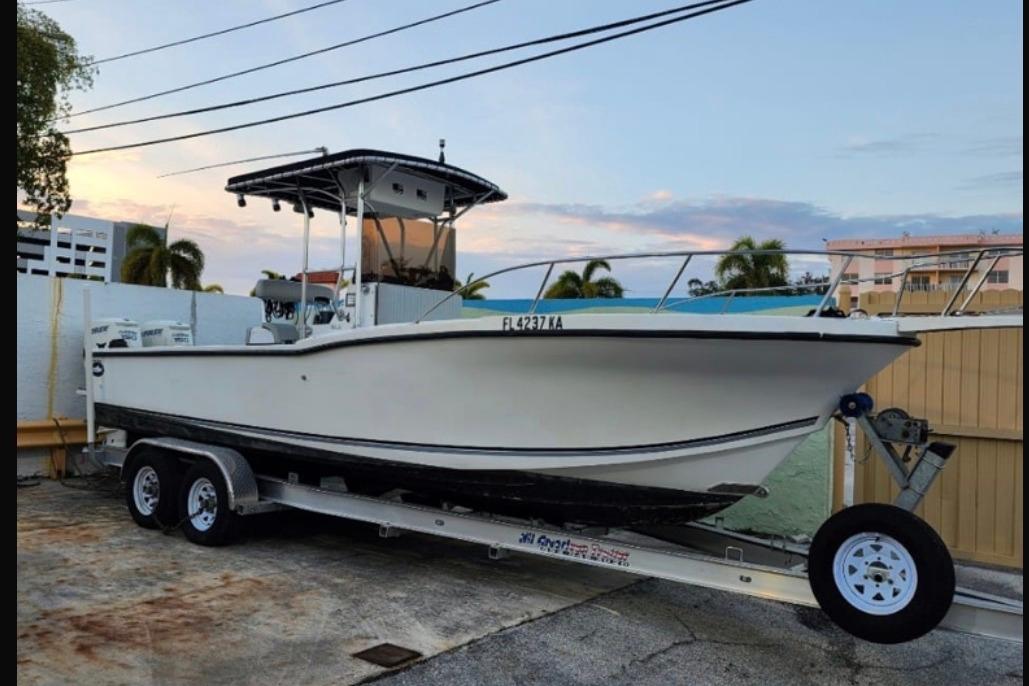 1997 Dusky 256 Center Console