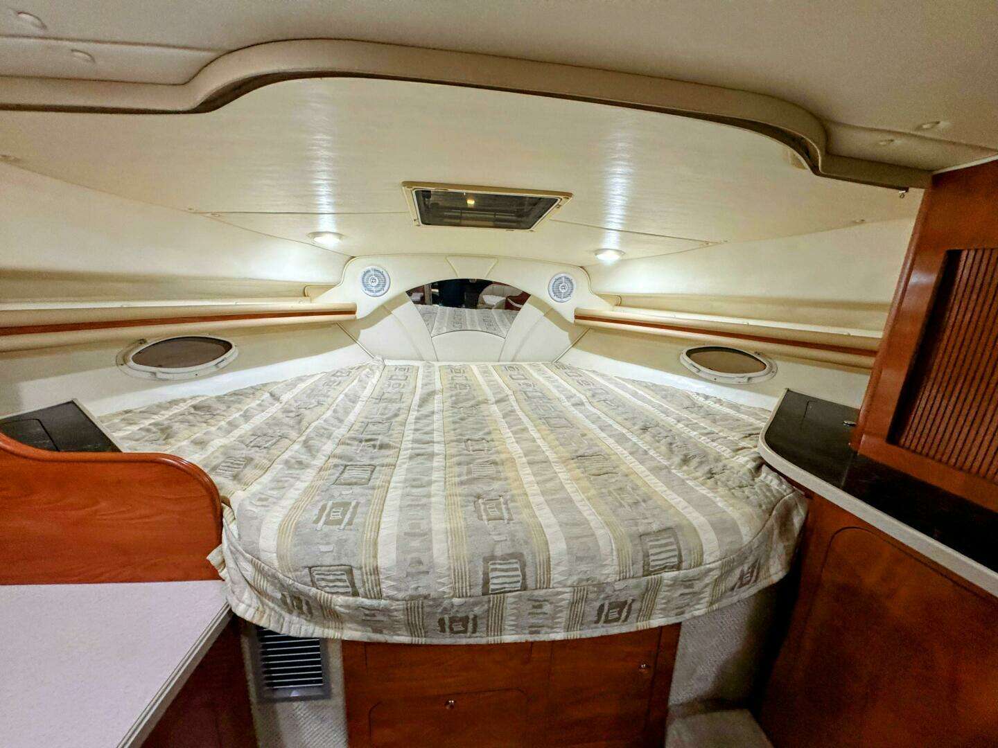 2002 Rinker 342 Fiesta Vee - Image 26