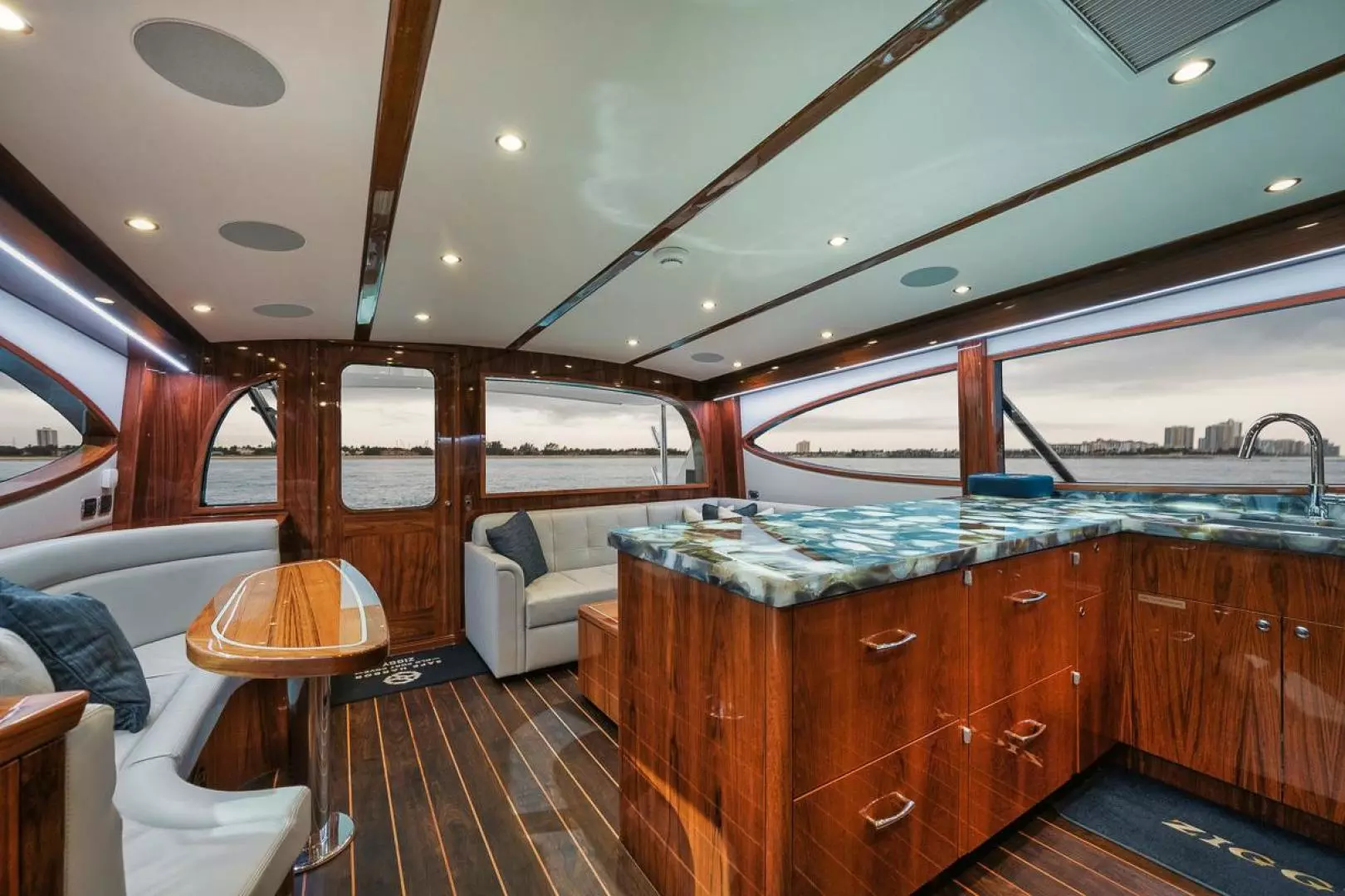 2020 Hatteras Convertible GT59 - Image 5