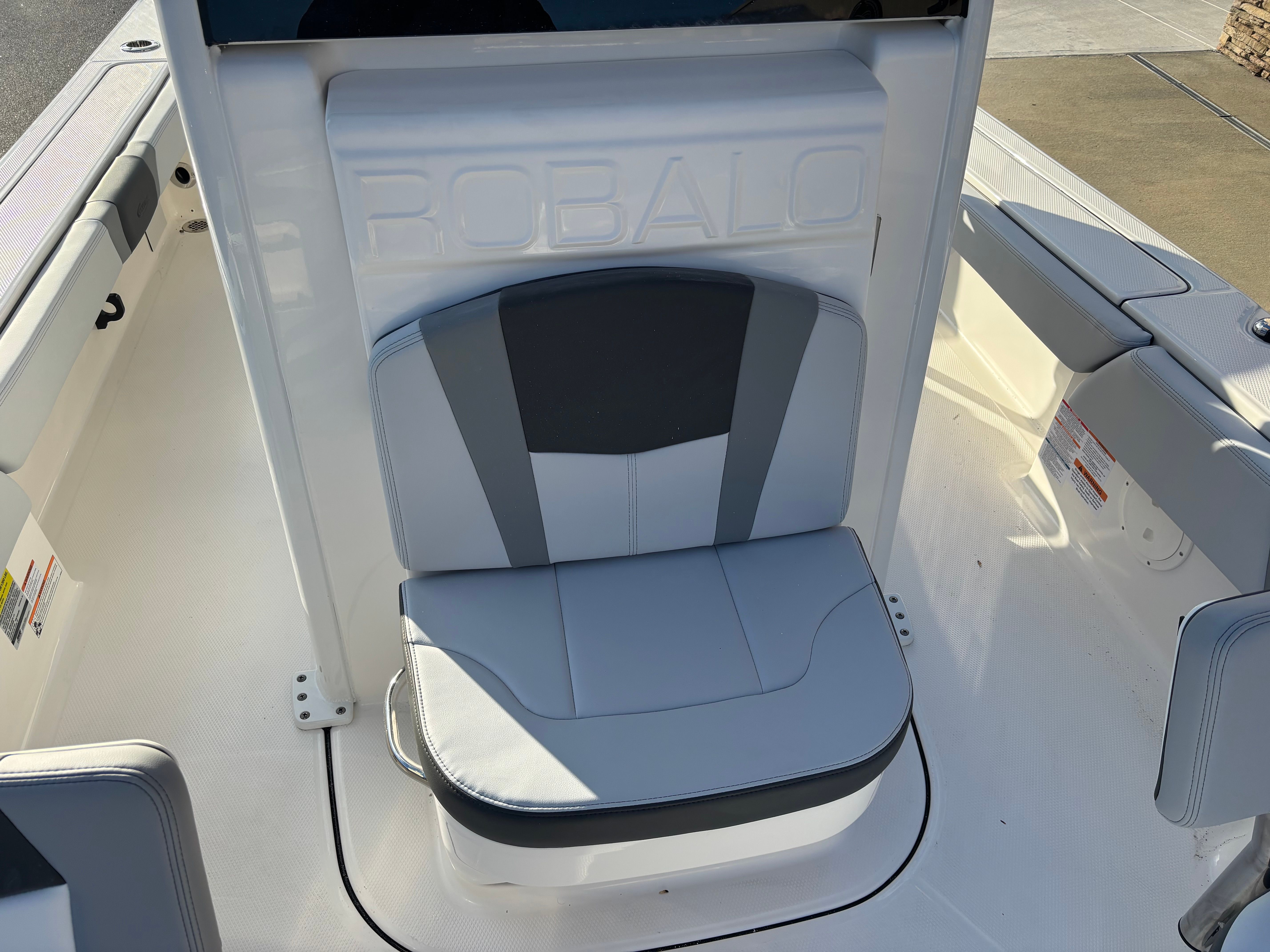 2026 ROBALO 246 CAYMAN - Image 8