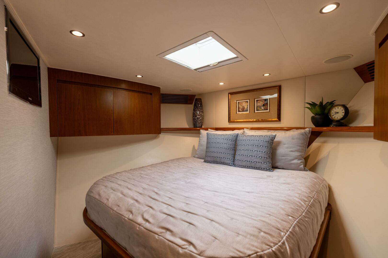 2011 Viking 70 Convertible - Image 53