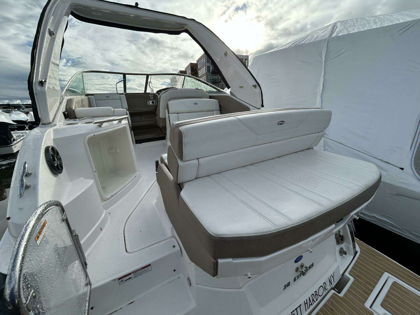 2017 Regal 28 Express - Image 7
